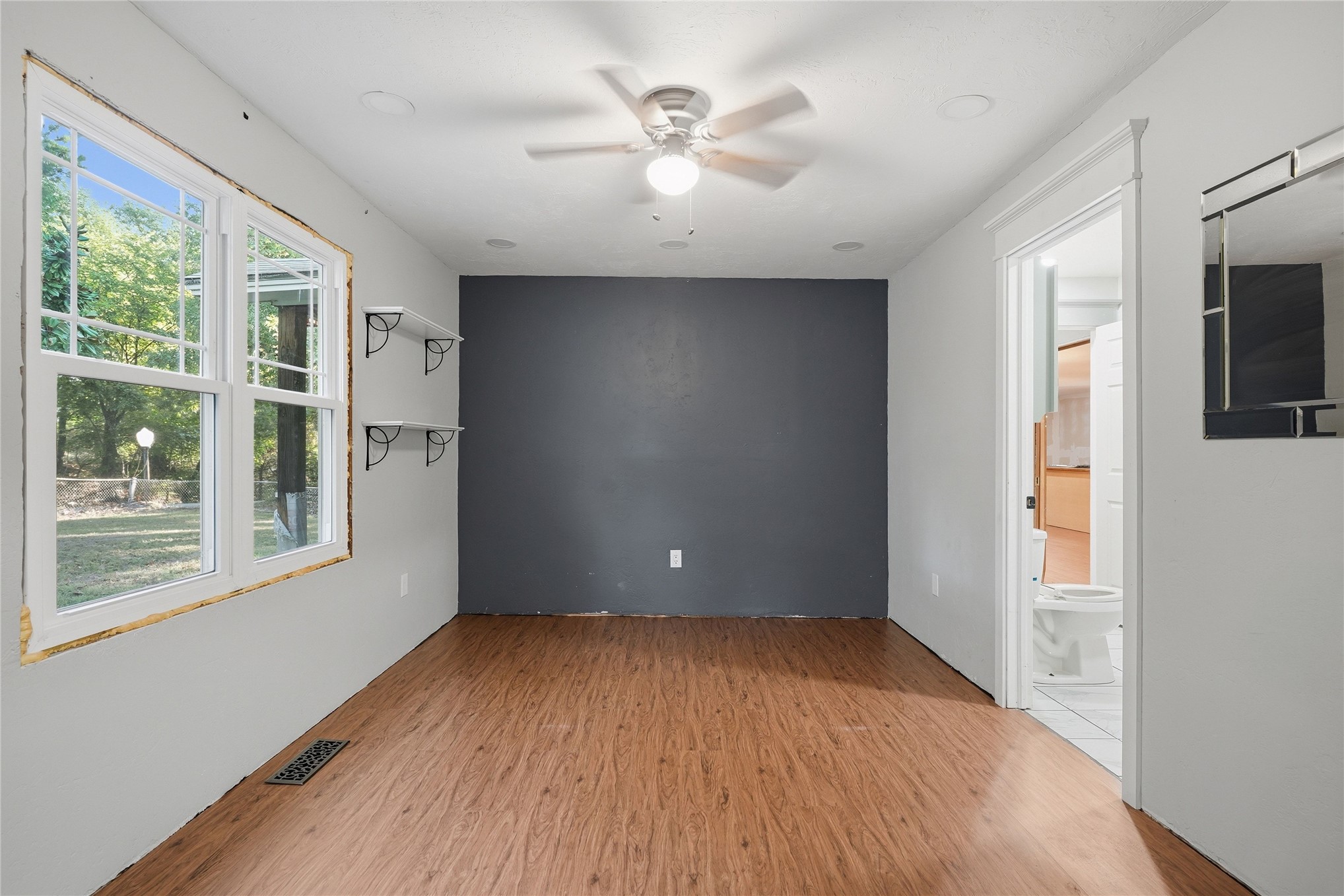 1120 E Leroy Road Property Photo 28