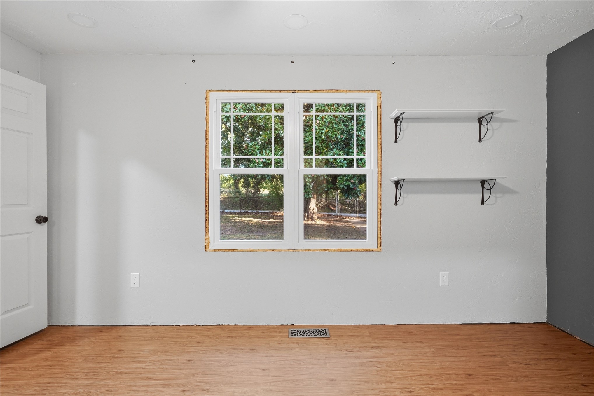 1120 E Leroy Road Property Photo 29