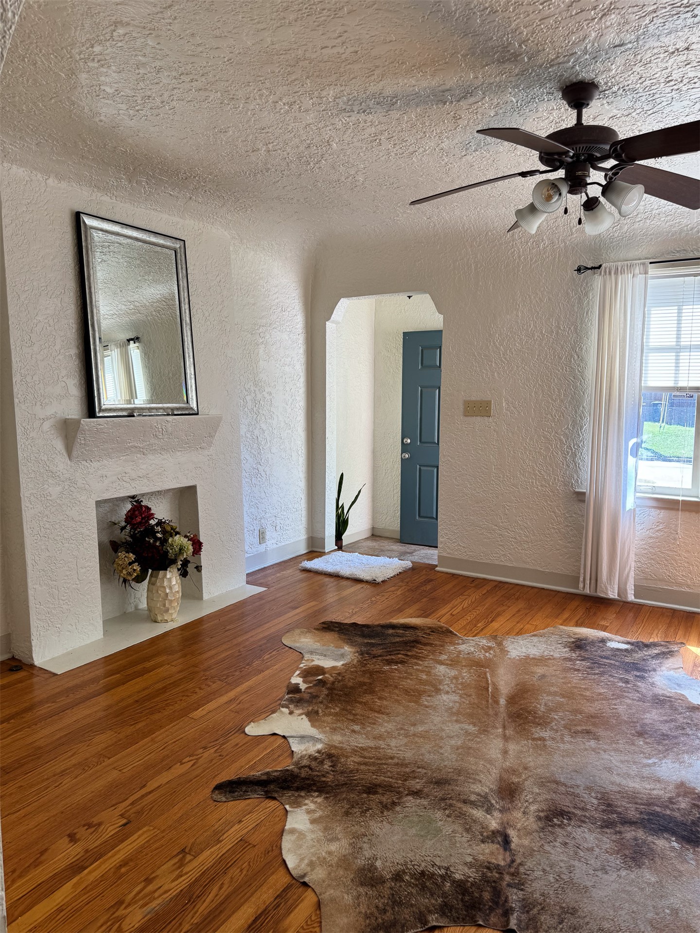 3409 E 8th Street Property Photo 5