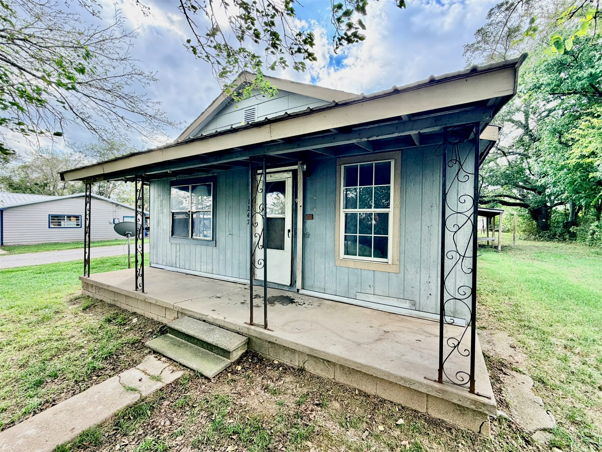 1247 S Choctaw Property Photo 1