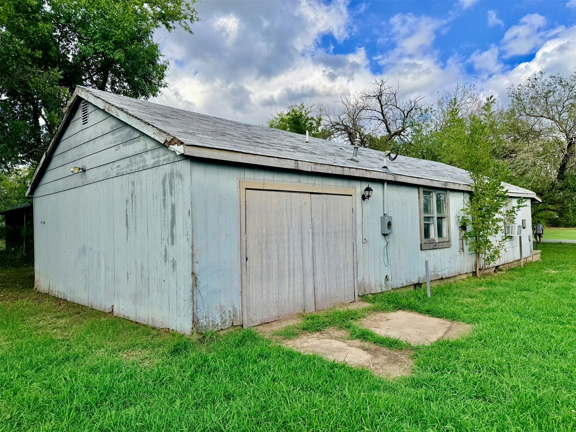 1247 S Choctaw Property Photo 4