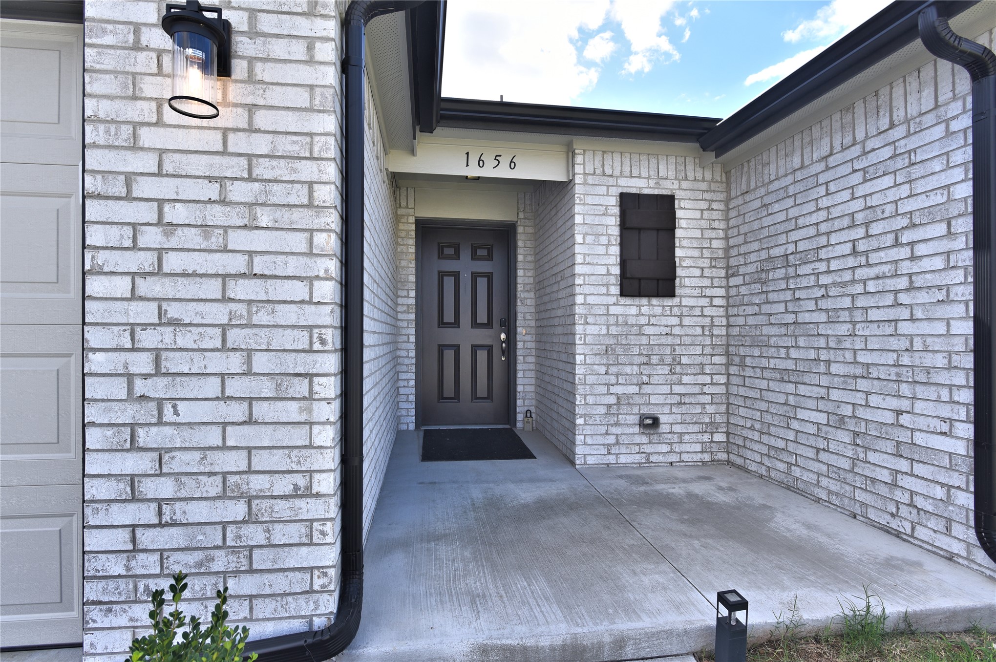 1656 E 140th Place Property Photo 3