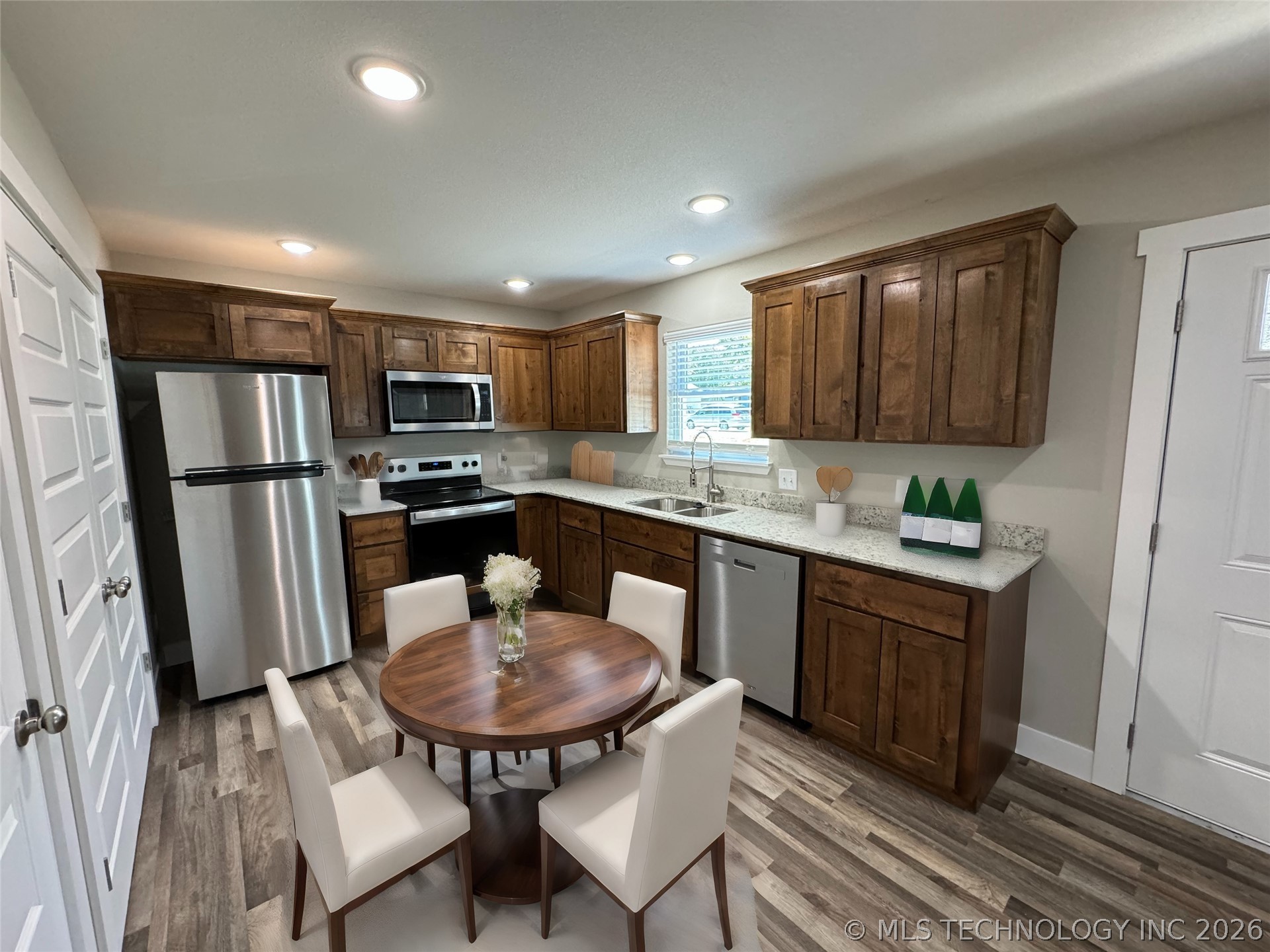 1751 W Main Street Property Photo 4