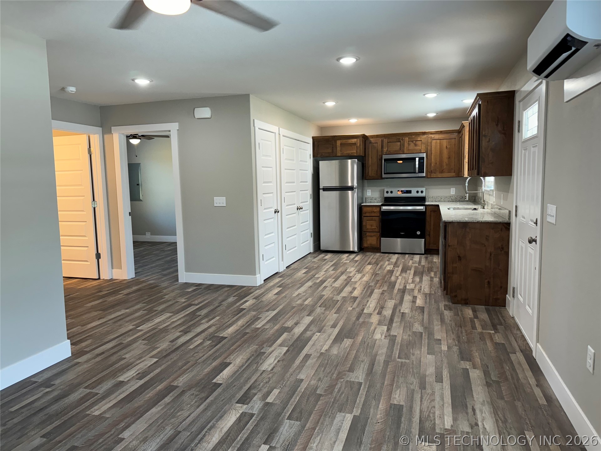 1751 W Main Street Property Photo 5