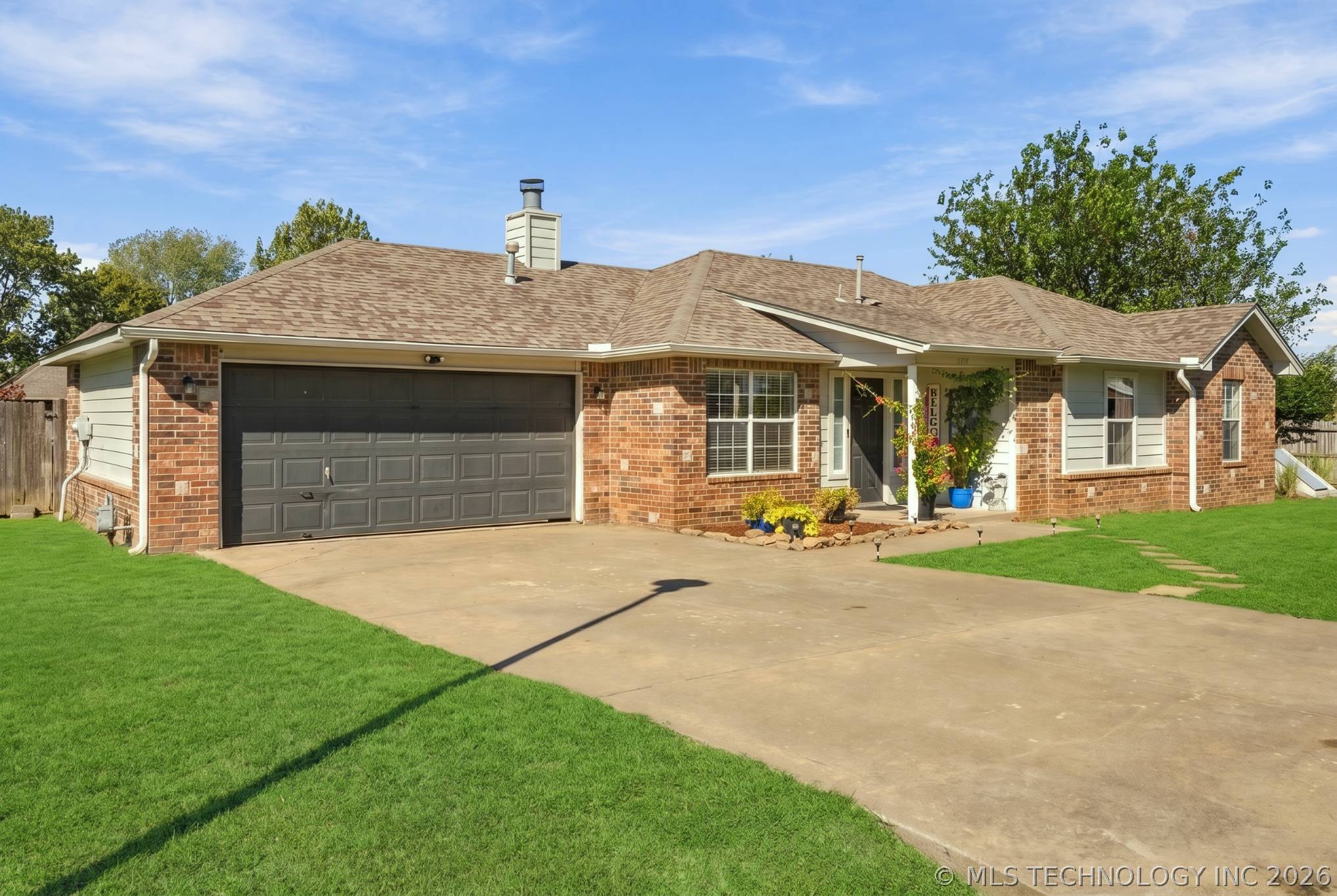 1100 S Hummingbird Lane Property Photo 3