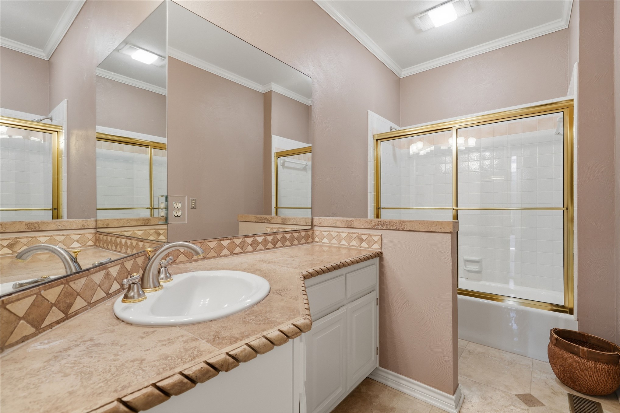 5816 S Knoxville Avenue Property Photo 23