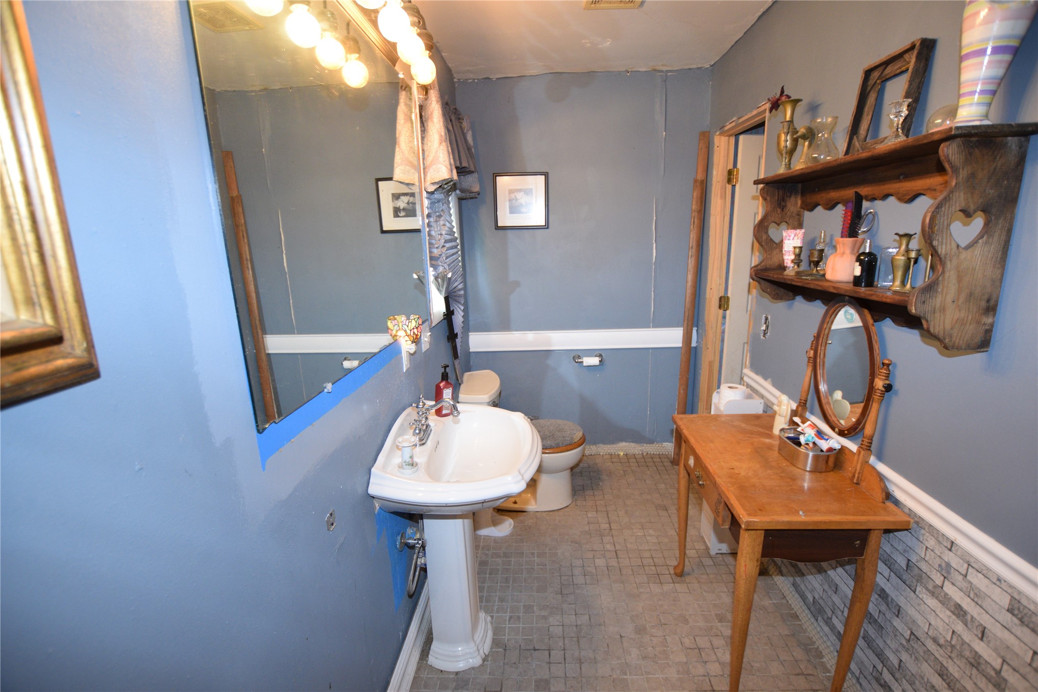 1 W Pine Street Property Photo 13
