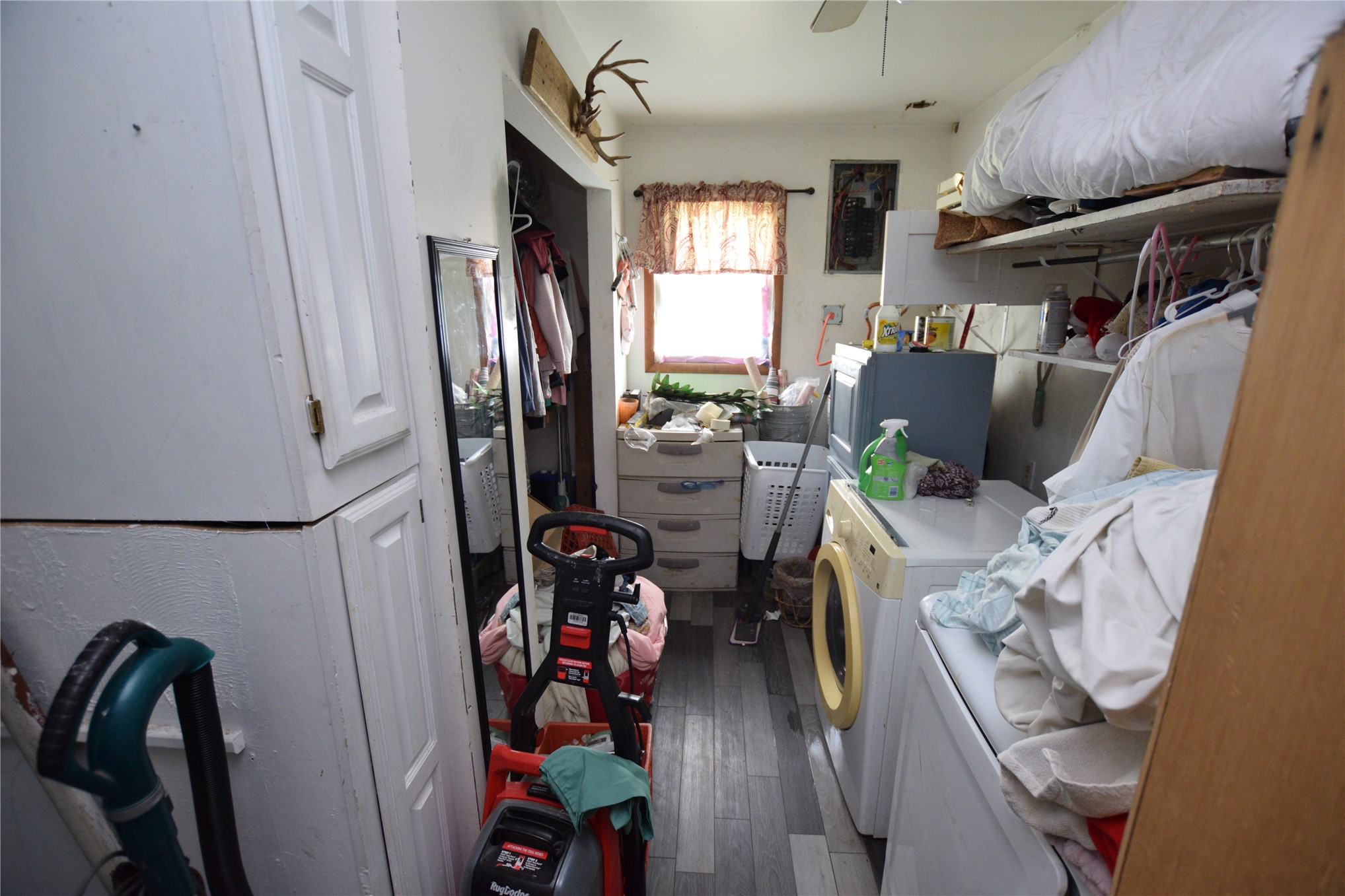 1 W Pine Street Property Photo 16