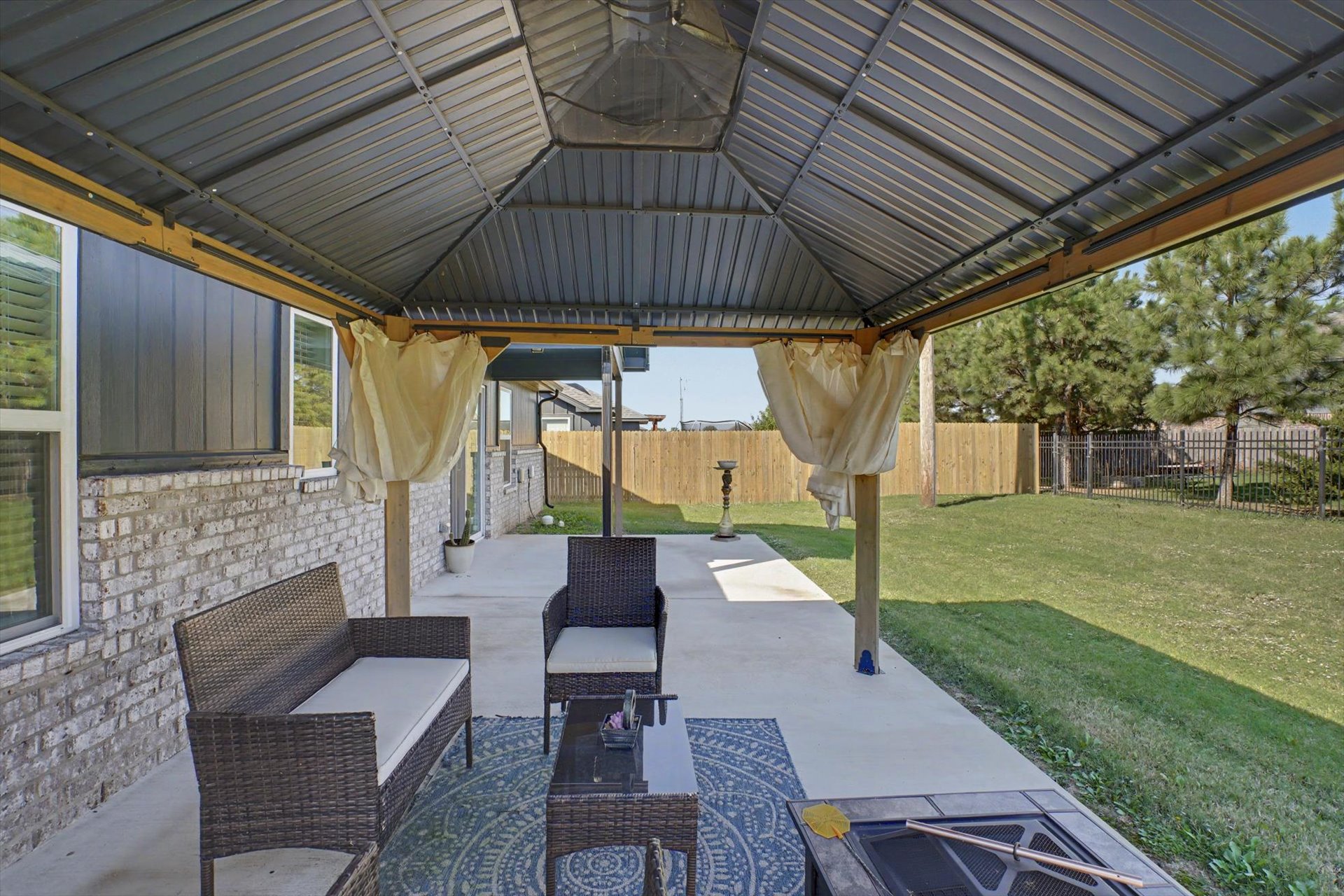 1705 E 138 Street Property Photo 32