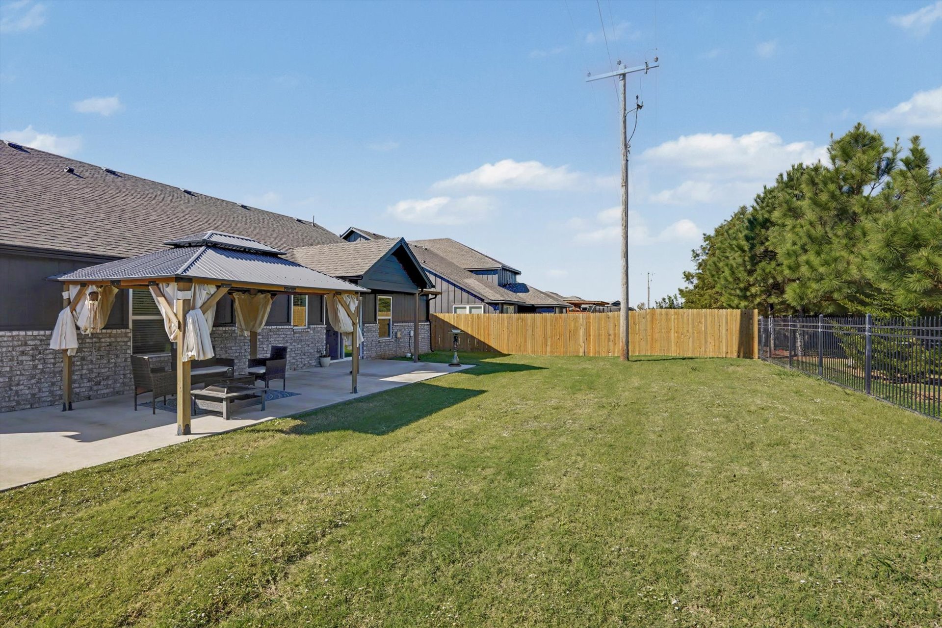 1705 E 138 Street Property Photo 34