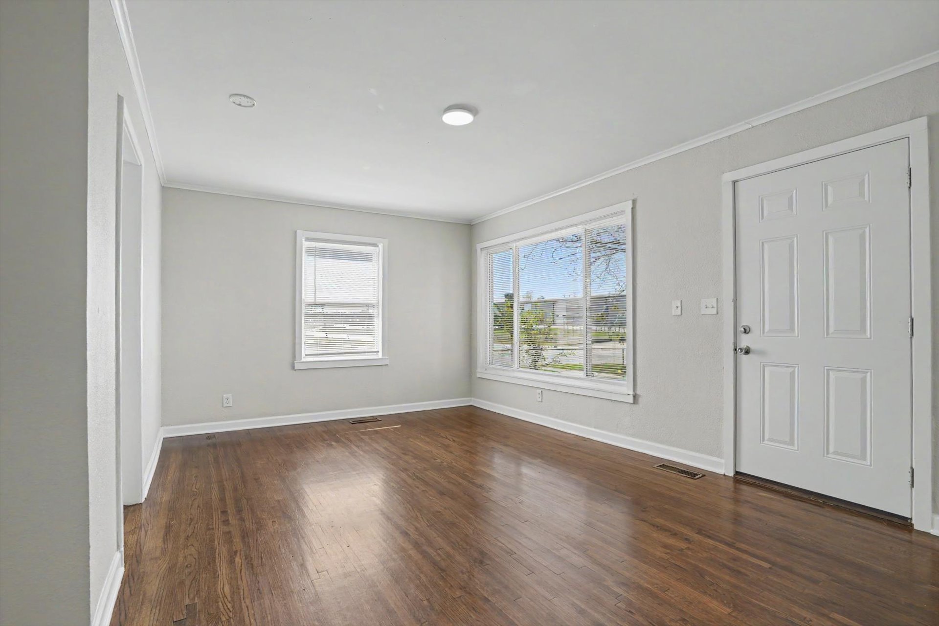 319 S Main Street Property Photo 4