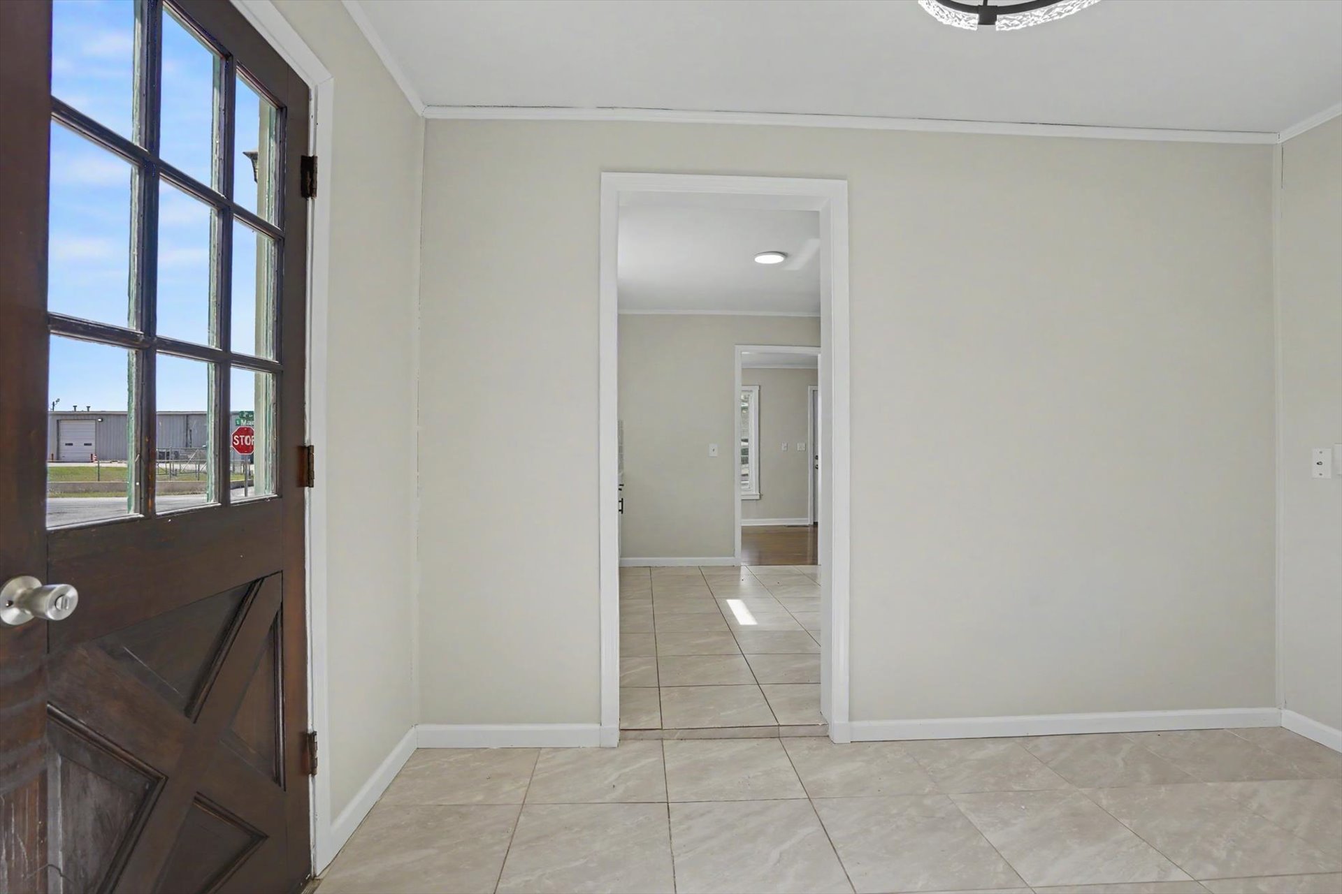 319 S Main Street Property Photo 9