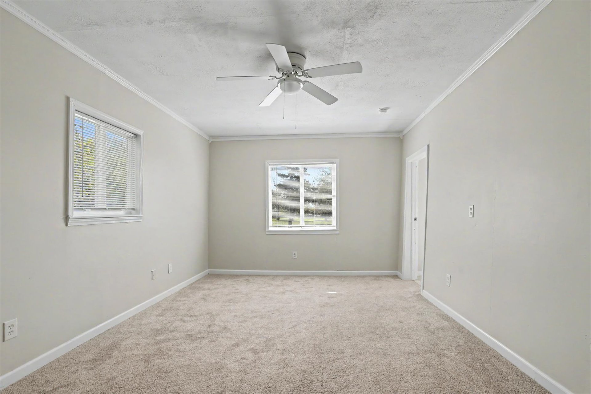 319 S Main Street Property Photo 12