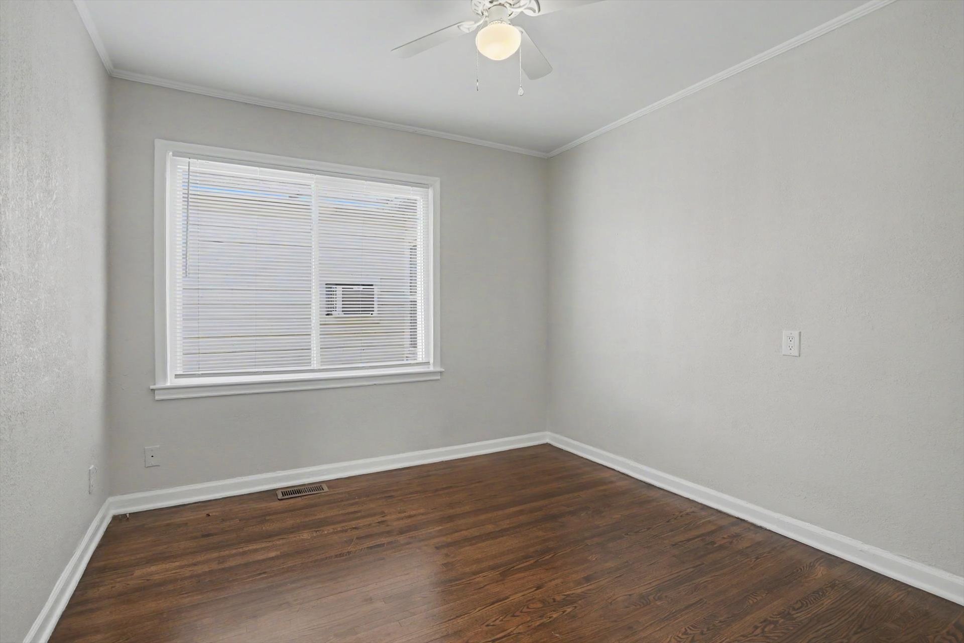 319 S Main Street Property Photo 15