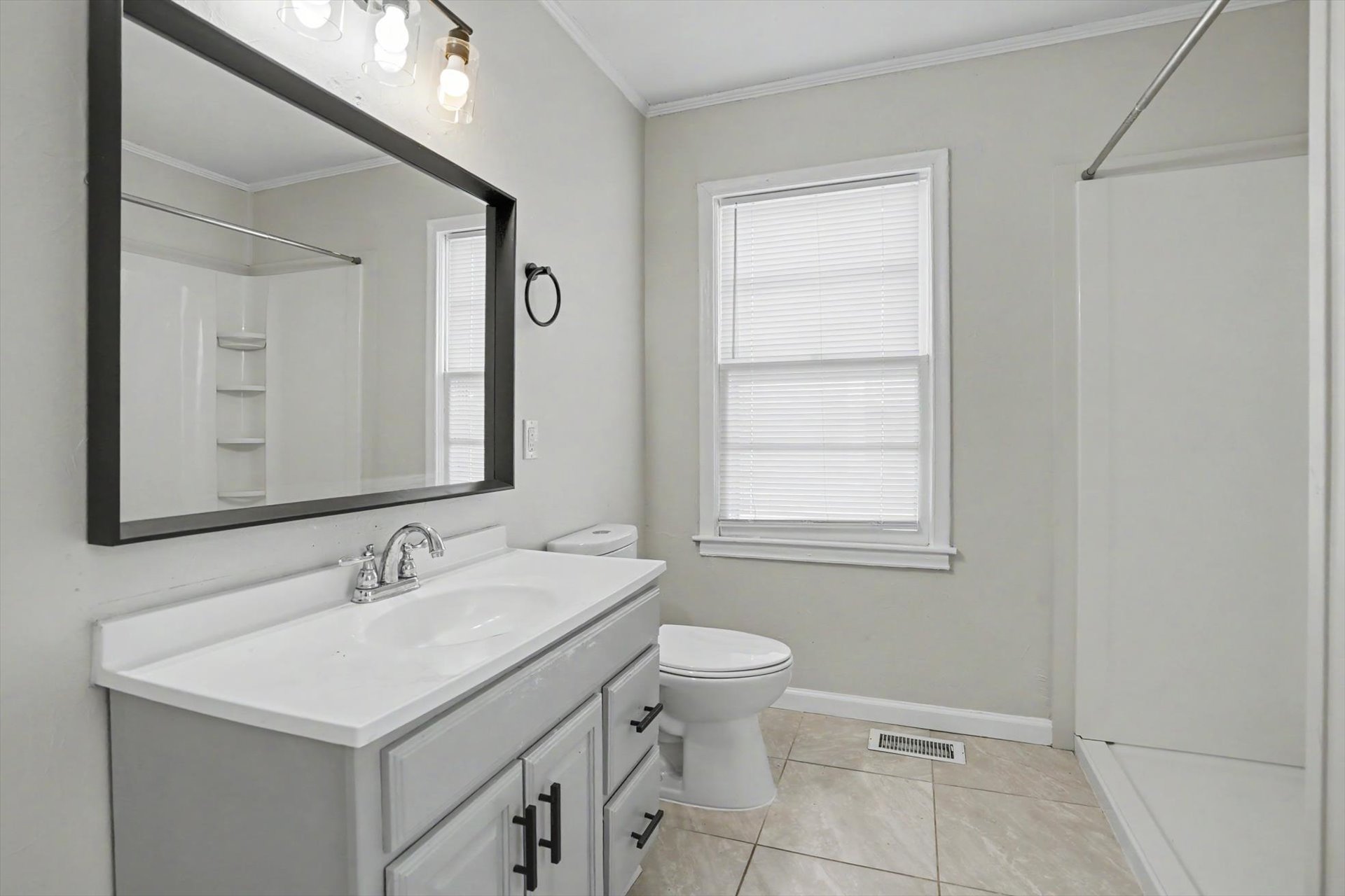 319 S Main Street Property Photo 18