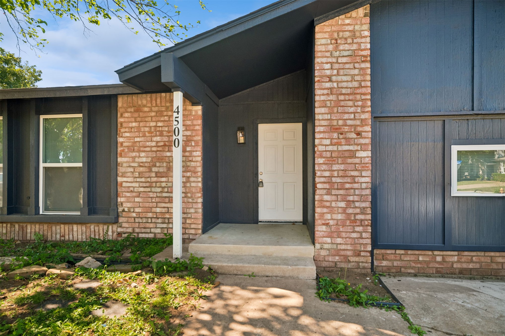 4500 S Elm Avenue Property Photo 3