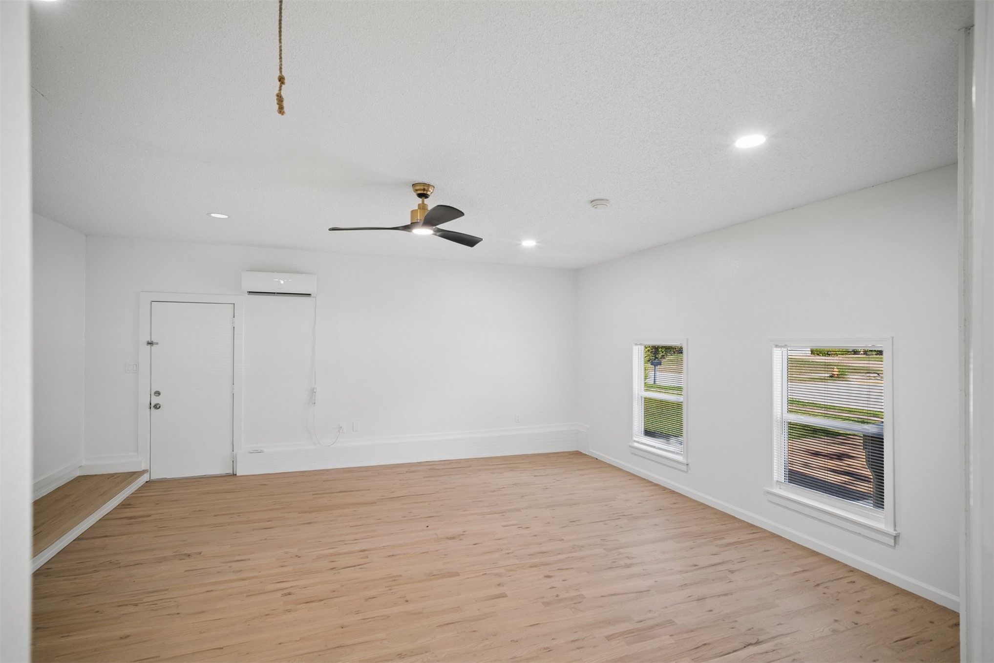 4500 S Elm Avenue Property Photo 5
