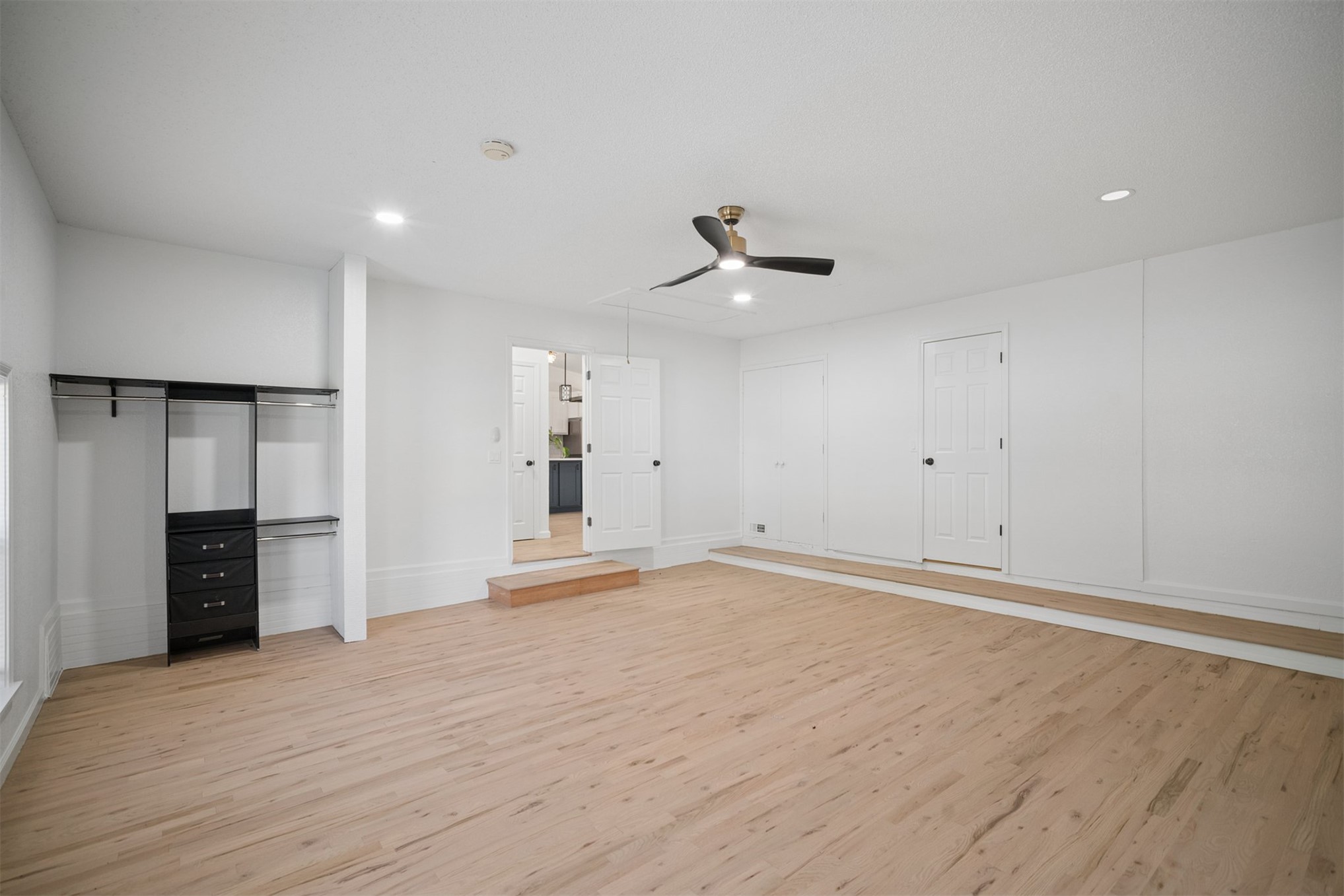 4500 S Elm Avenue Property Photo 6