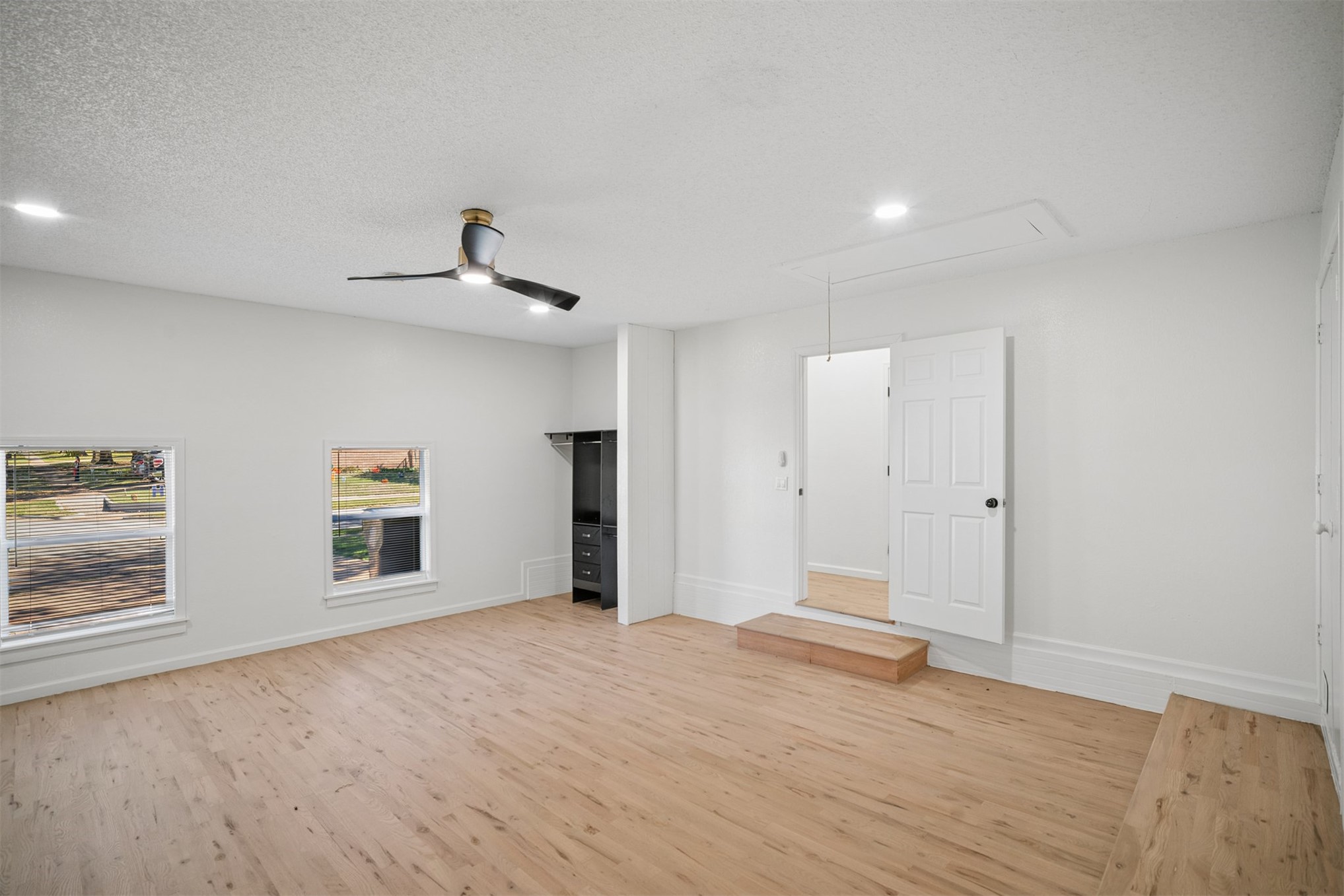 4500 S Elm Avenue Property Photo 8