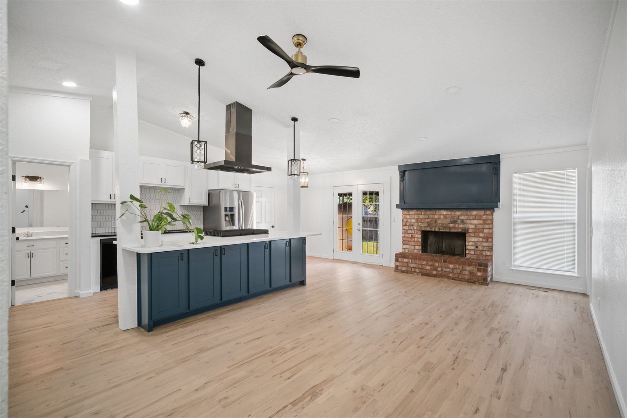 4500 S Elm Avenue Property Photo 10