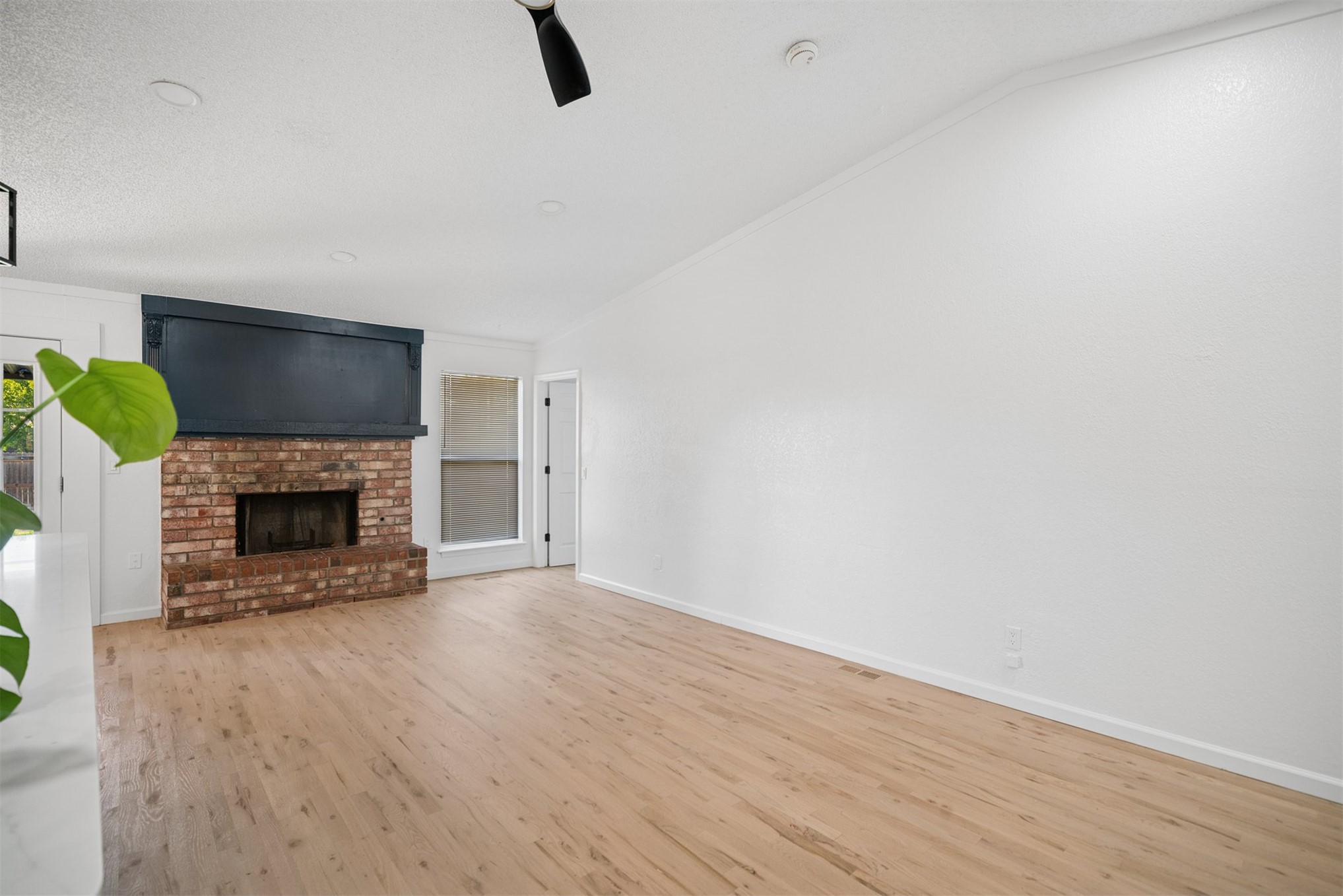 4500 S Elm Avenue Property Photo 11