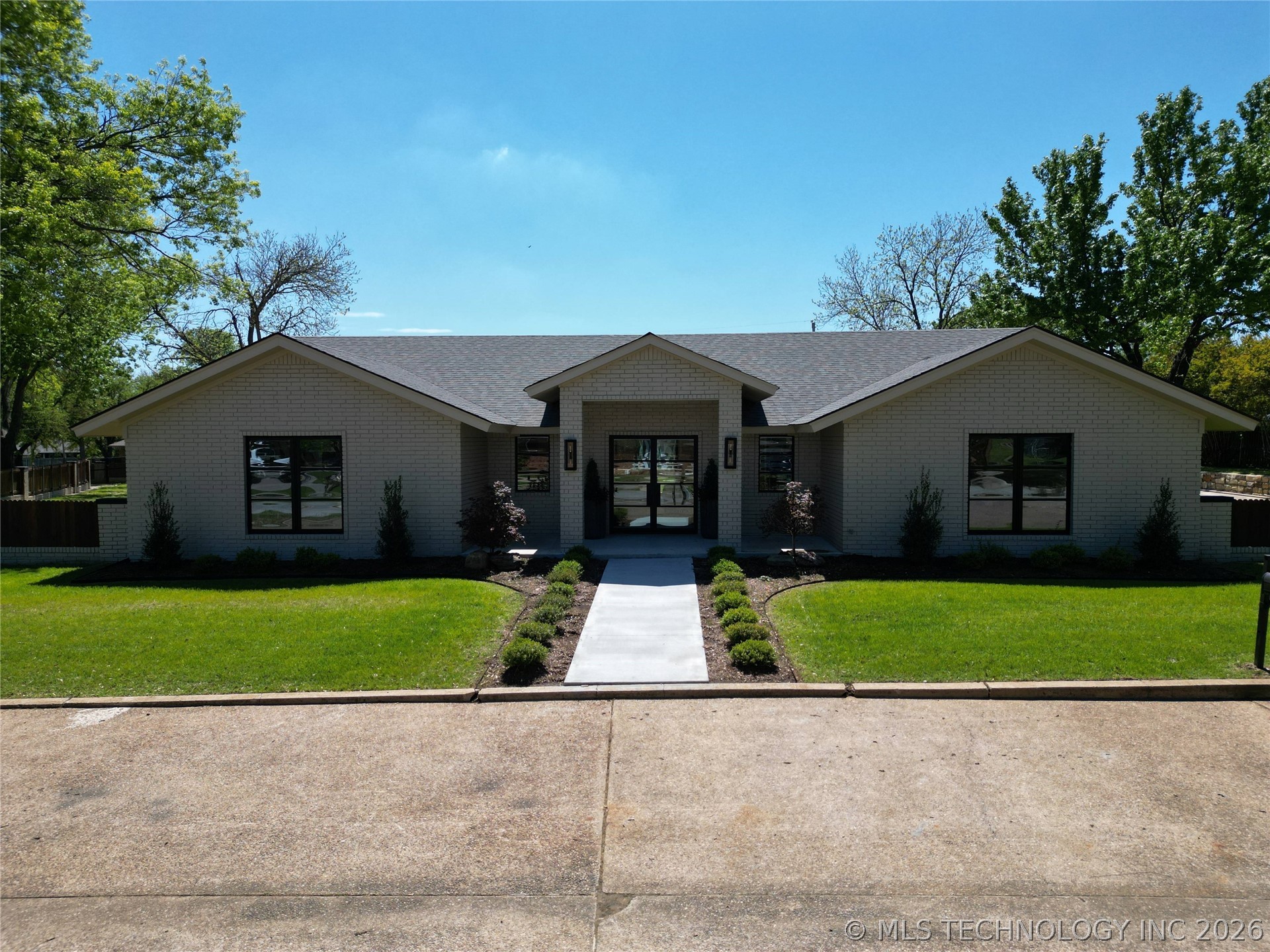 2200 Cloverleaf Place Property Photo 1