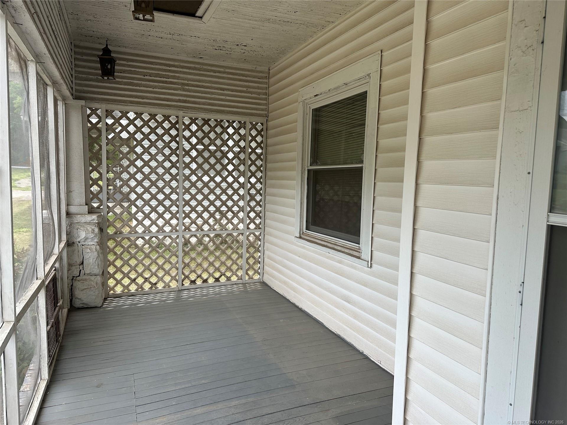 814 S Severs Street Property Photo 2