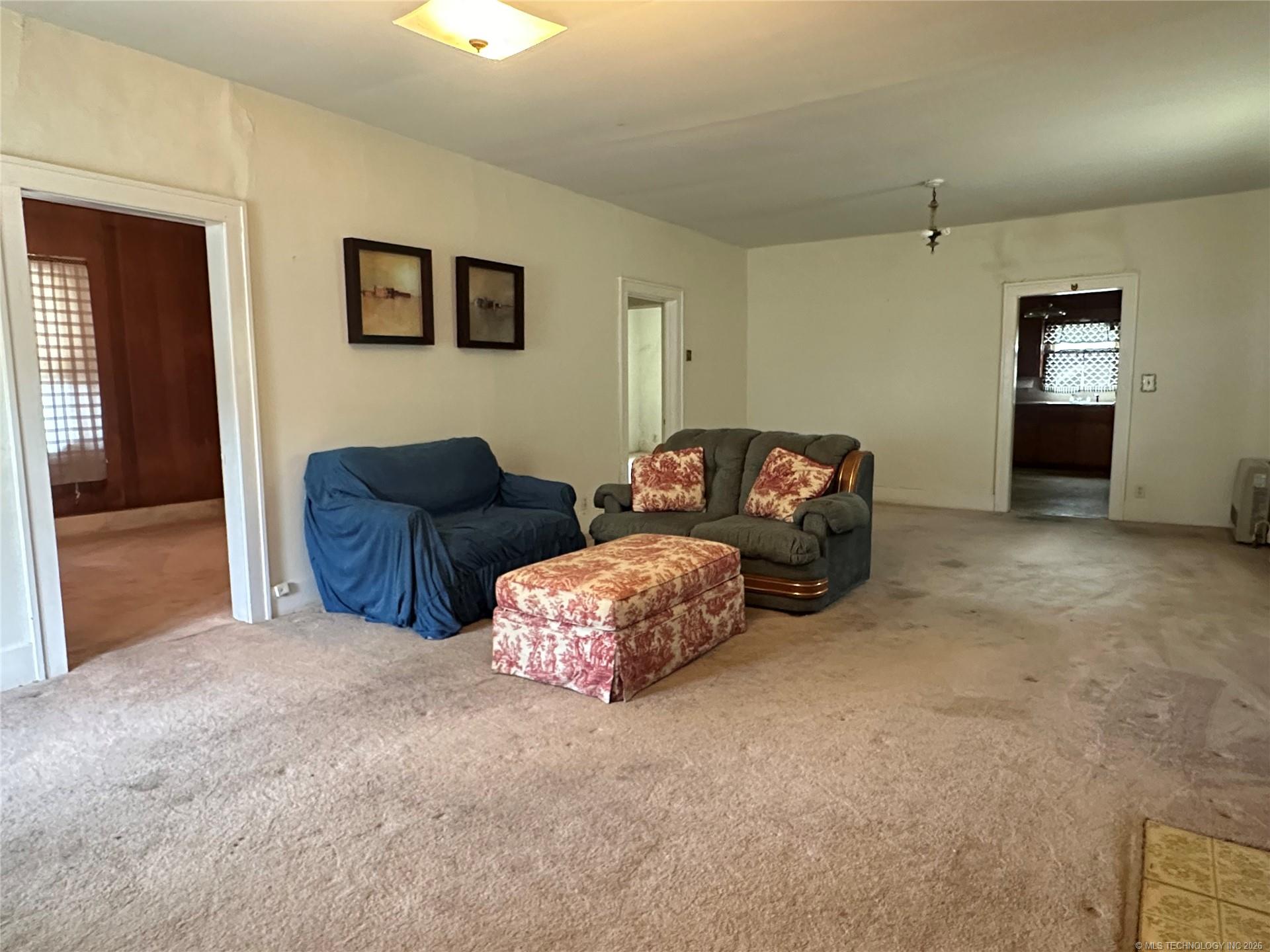814 S Severs Street Property Photo 3