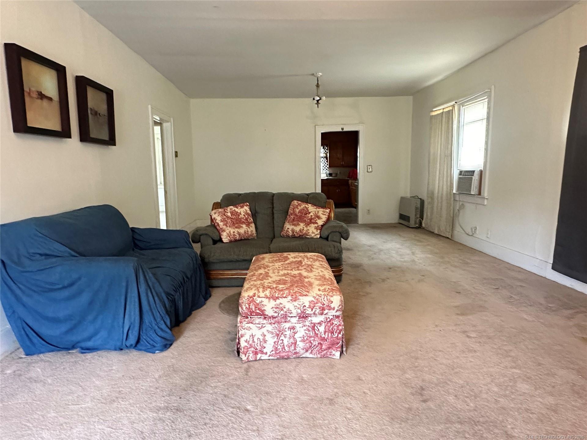 814 S Severs Street Property Photo 4