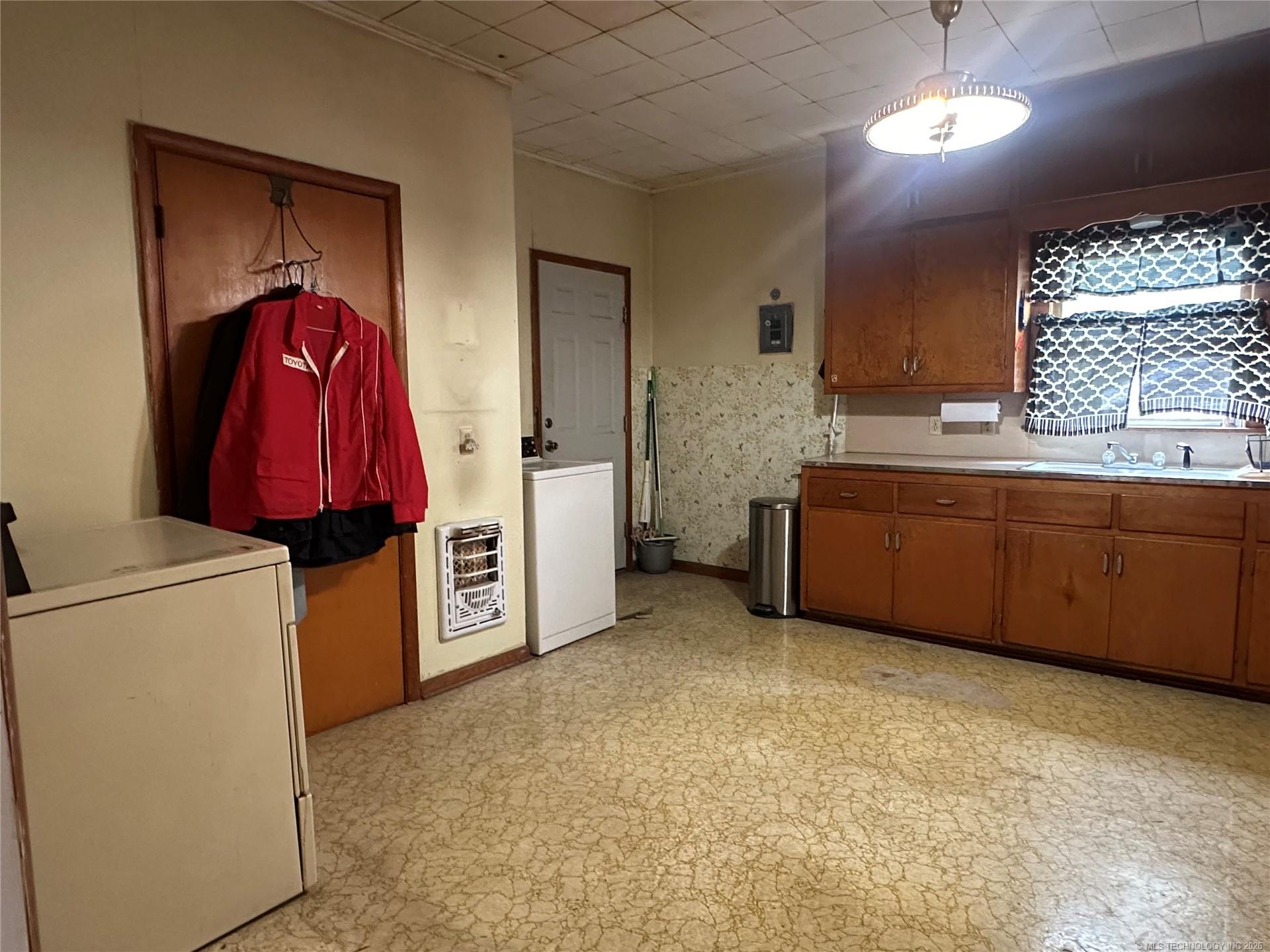 814 S Severs Street Property Photo 10