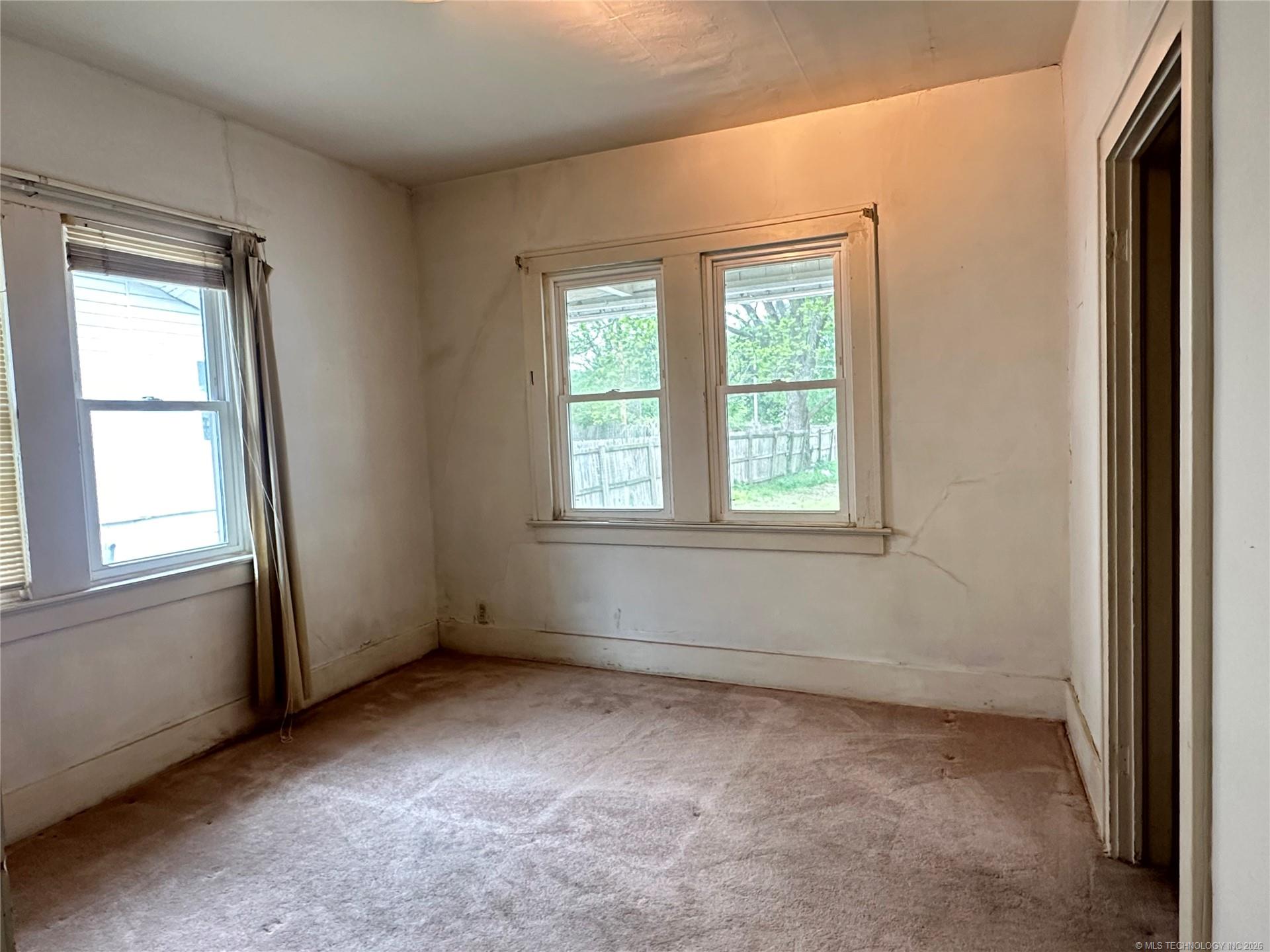 814 S Severs Street Property Photo 15