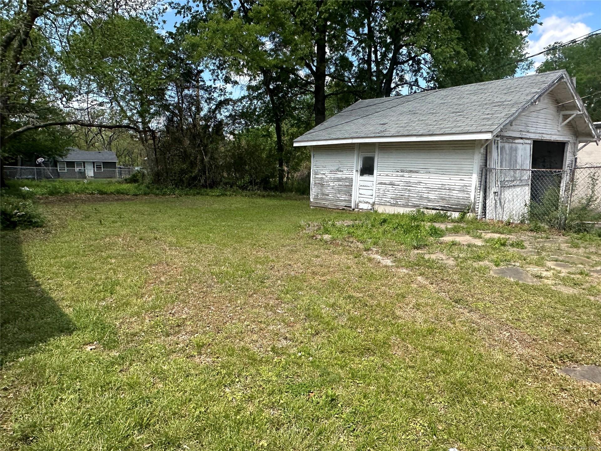 814 S Severs Street Property Photo 16