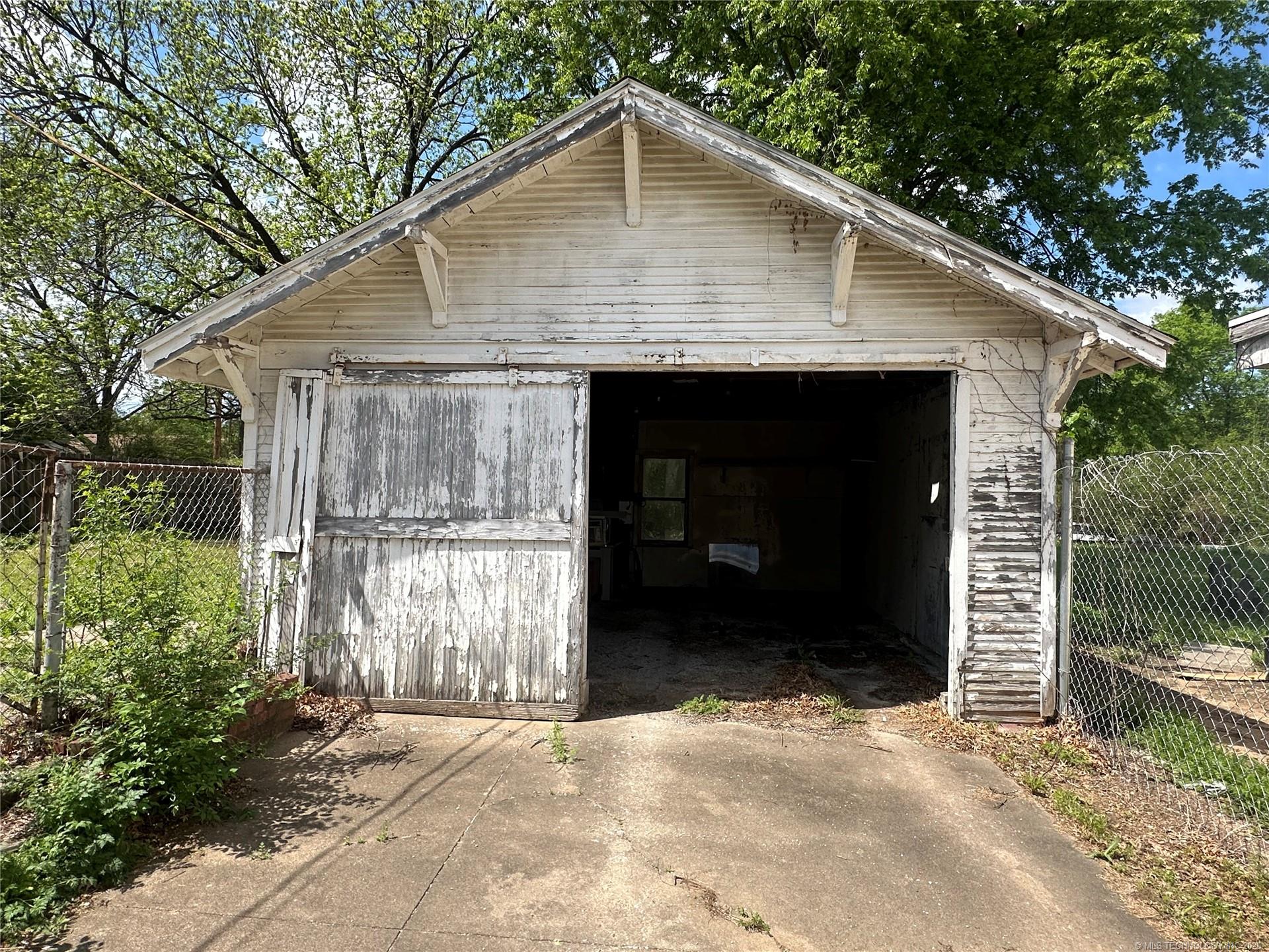 814 S Severs Street Property Photo 17