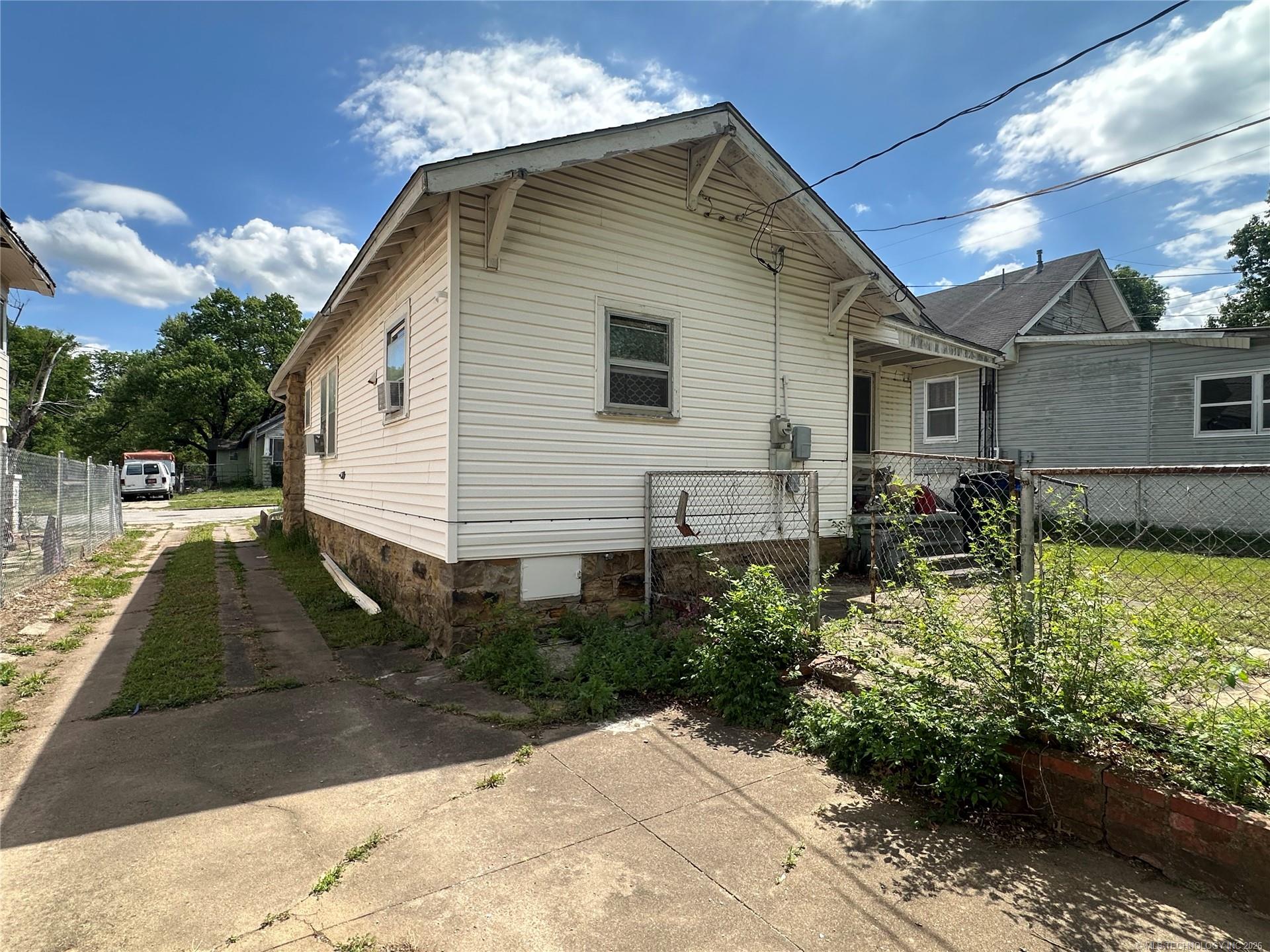 814 S Severs Street Property Photo 18