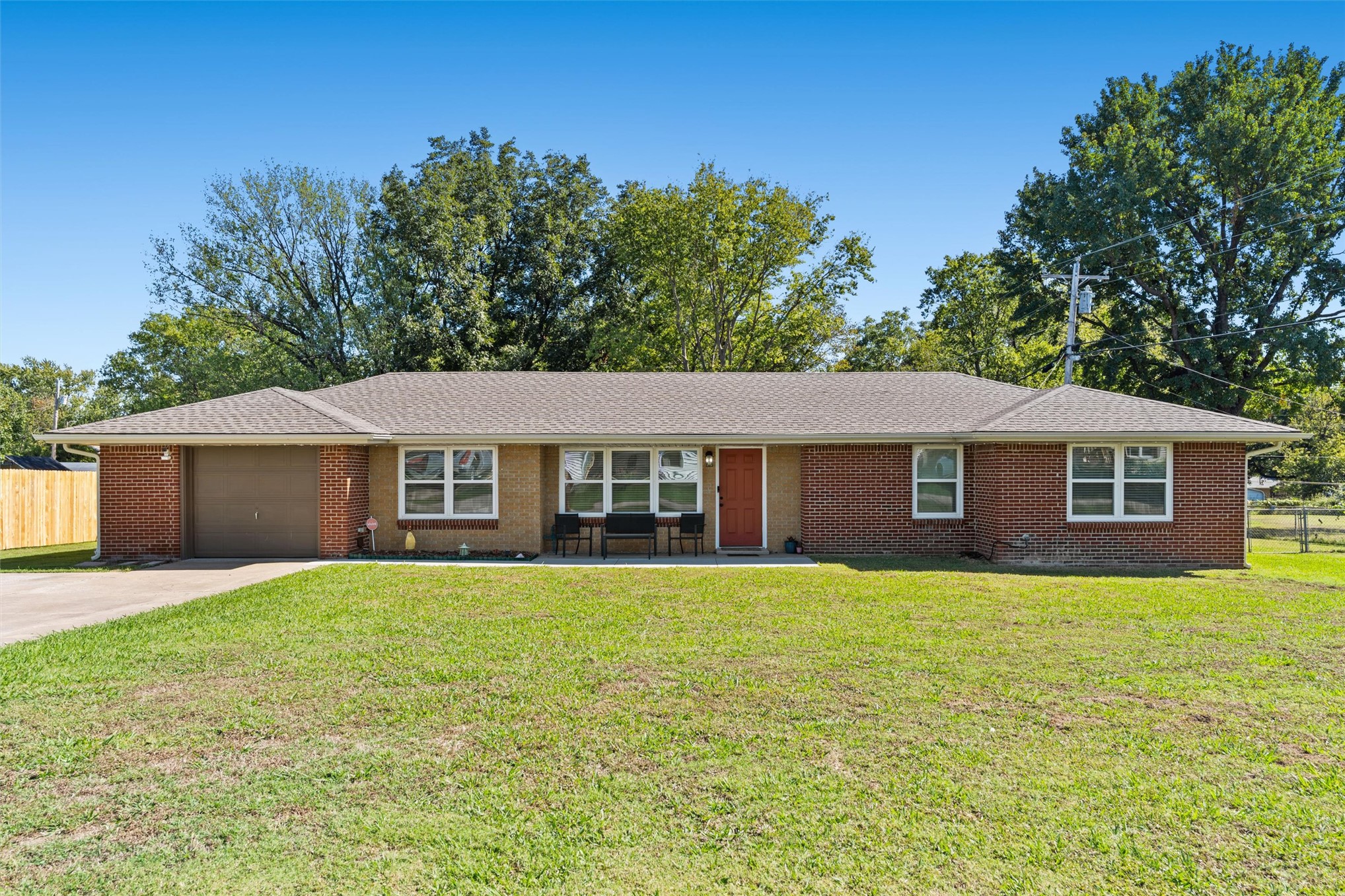 1600 Prairie Heights Property Photo 2