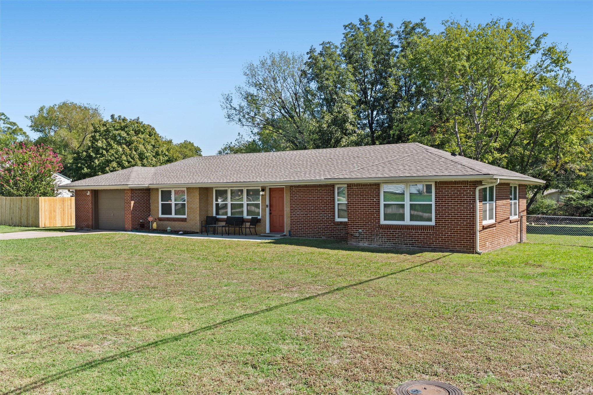 1600 Prairie Heights Property Photo 3