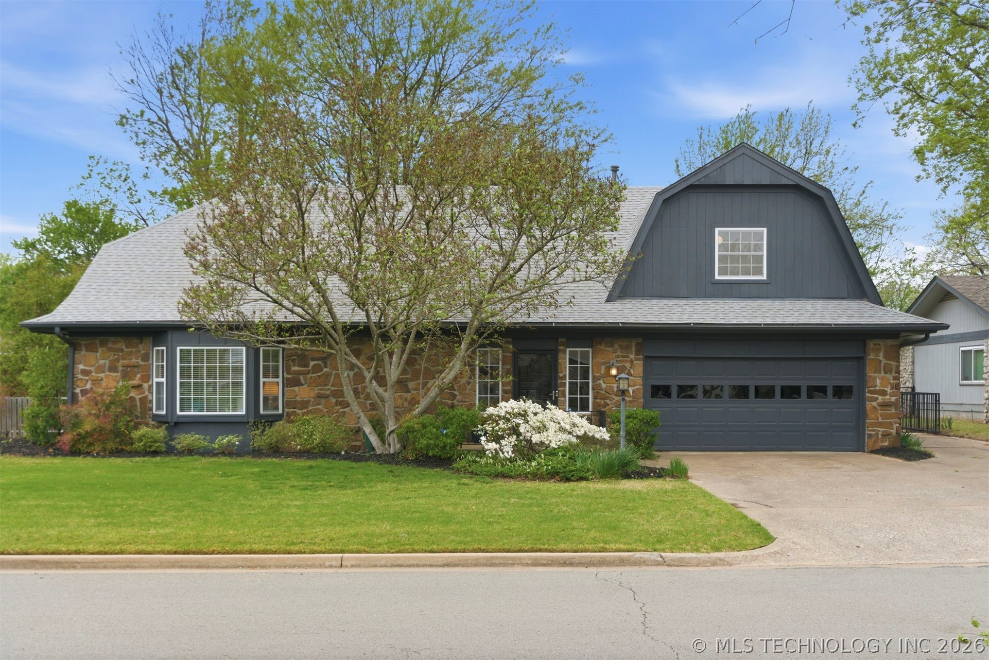 508 Meadowood Drive Property Photo 2