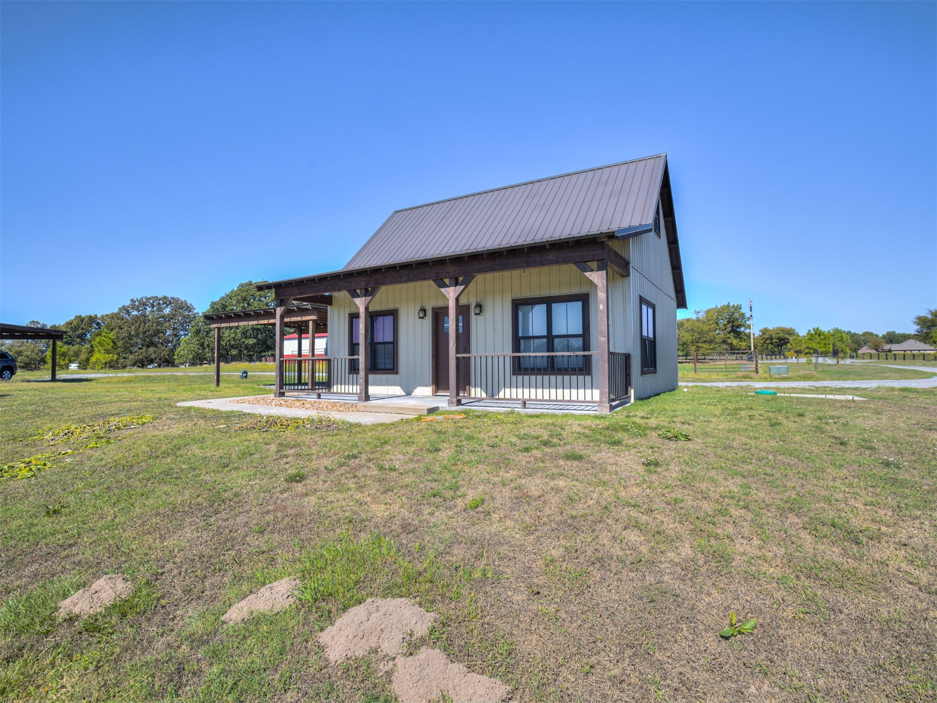 2809 E Wise Road Property Photo 2