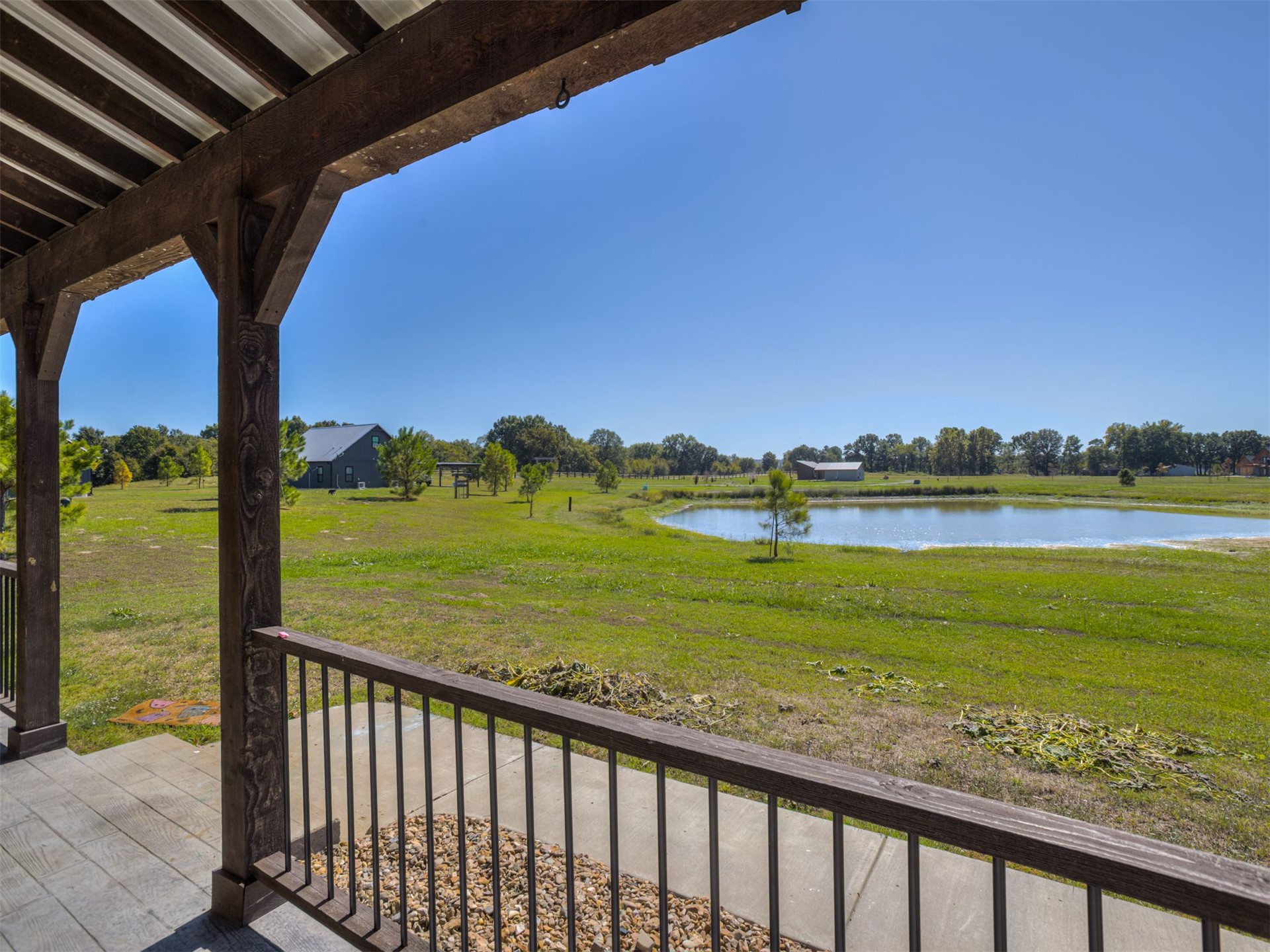 2809 E Wise Road Property Photo 3