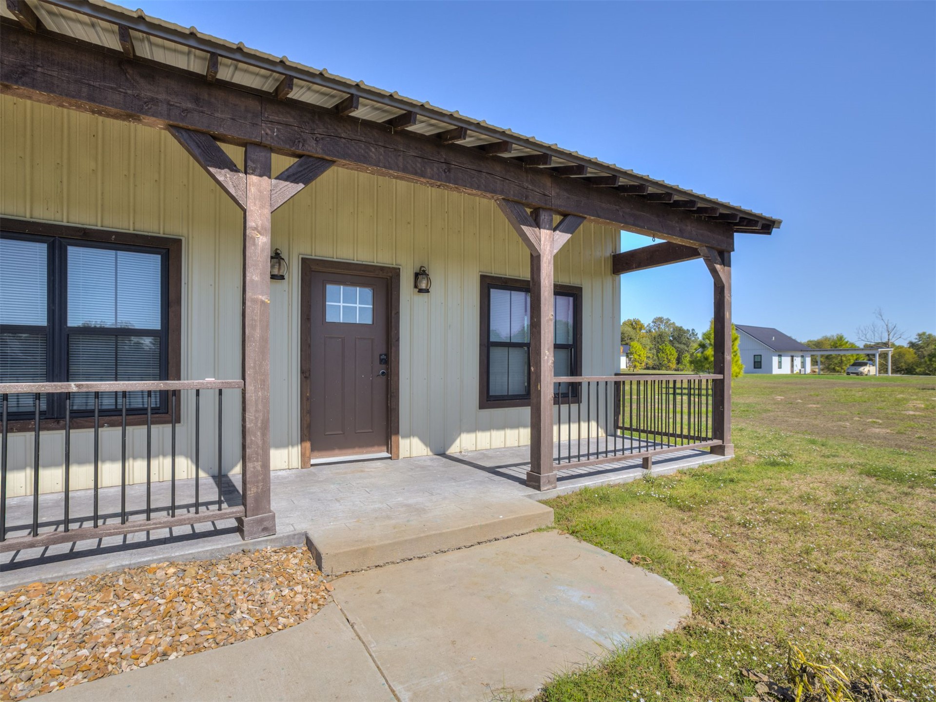 2809 E Wise Road Property Photo 4
