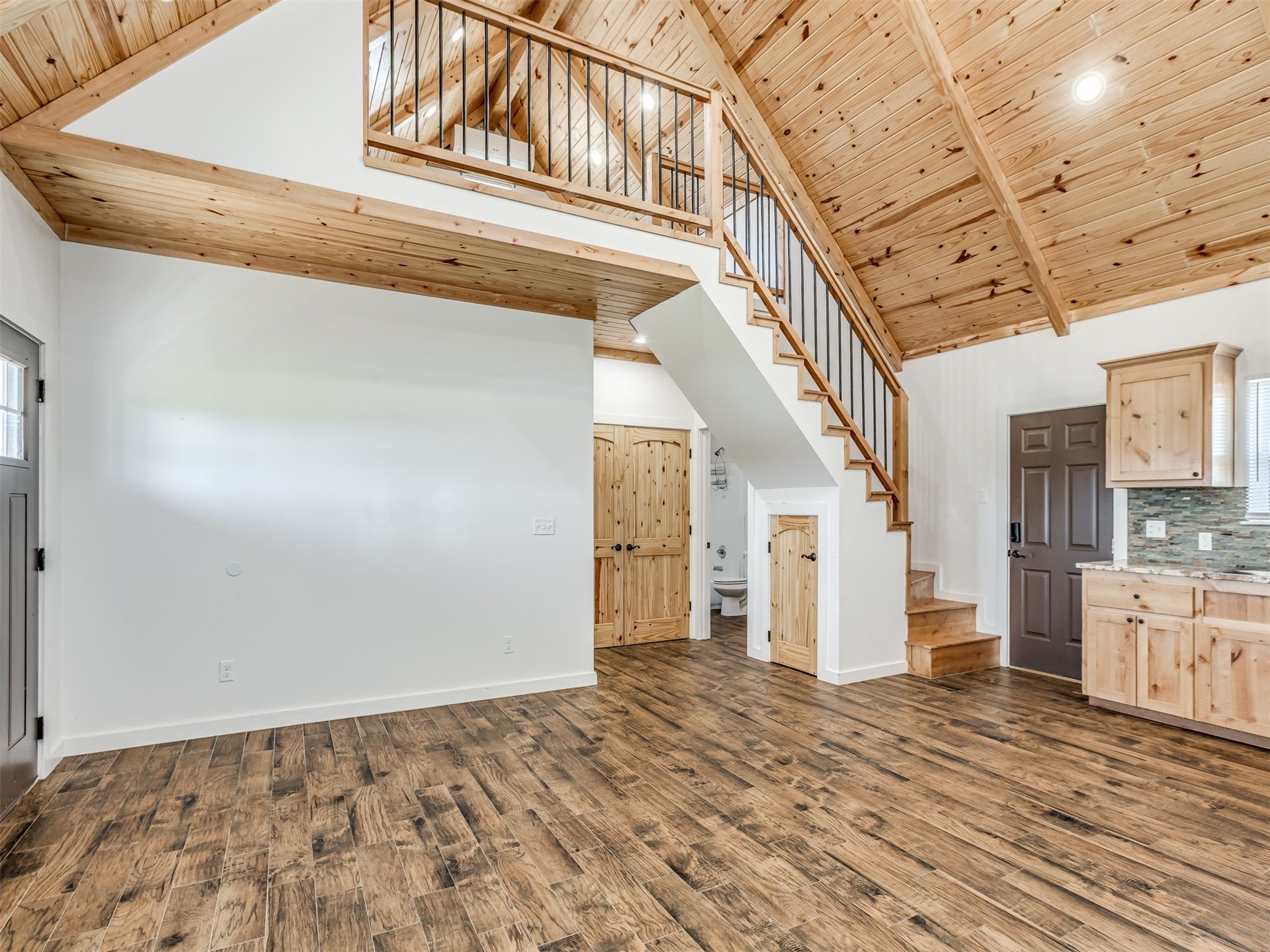 2809 E Wise Road Property Photo 5