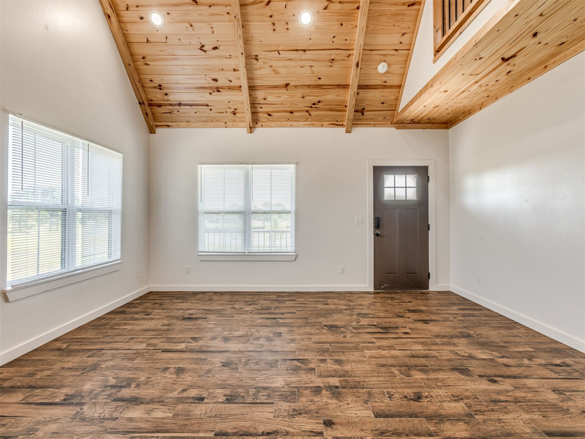 2809 E Wise Road Property Photo 7