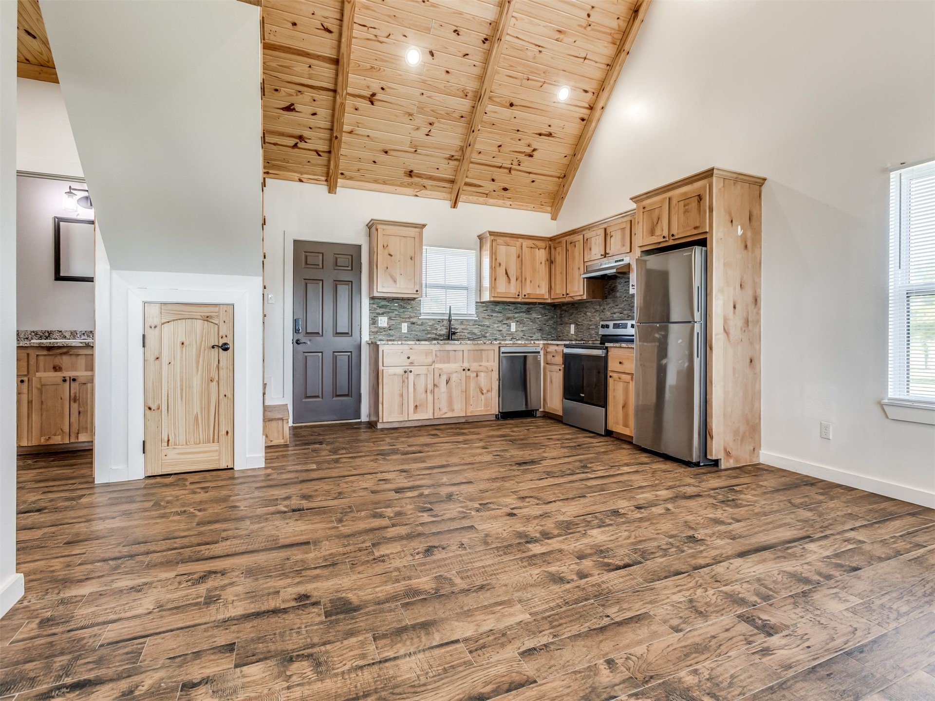 2809 E Wise Road Property Photo 8