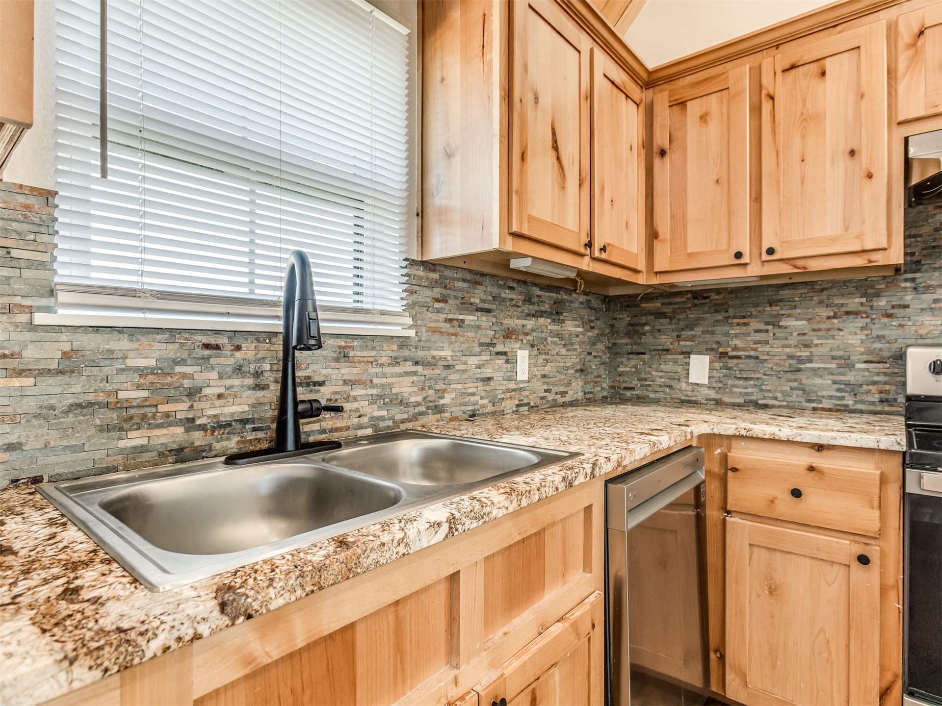 2809 E Wise Road Property Photo 14