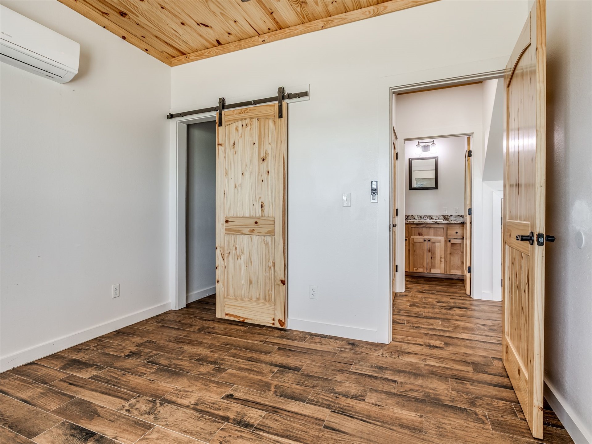 2809 E Wise Road Property Photo 17