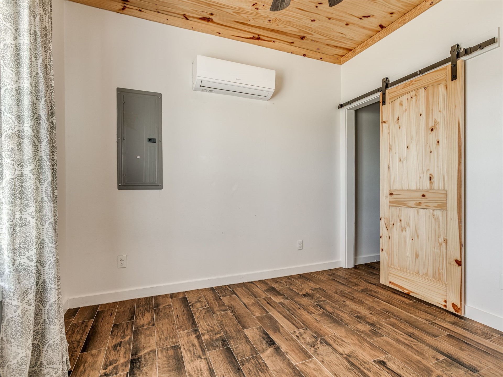 2809 E Wise Road Property Photo 18