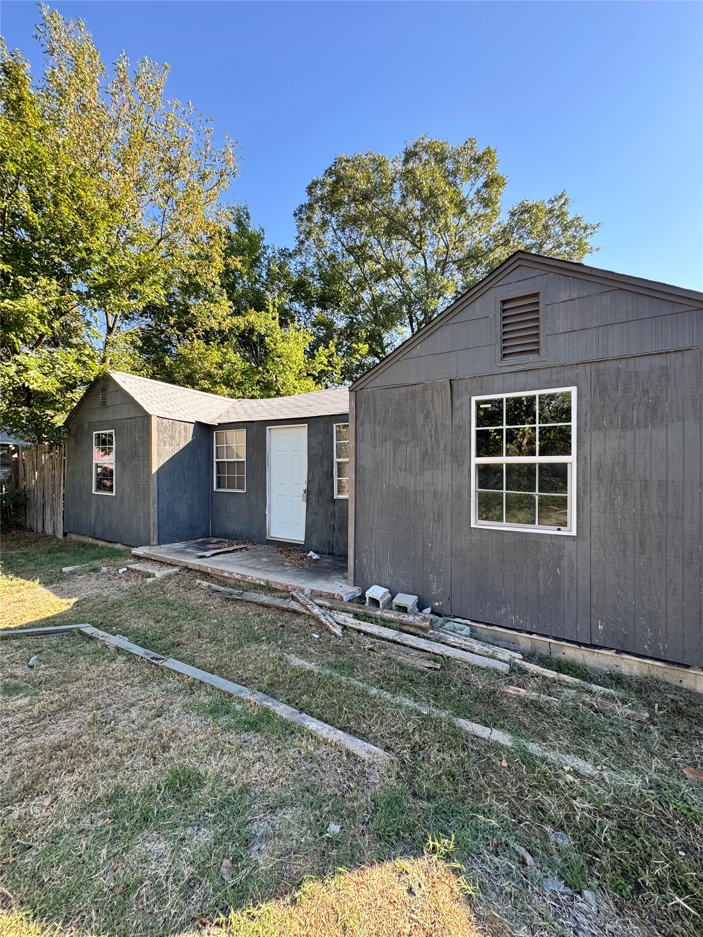 1604 Walnut Street Property Photo 3