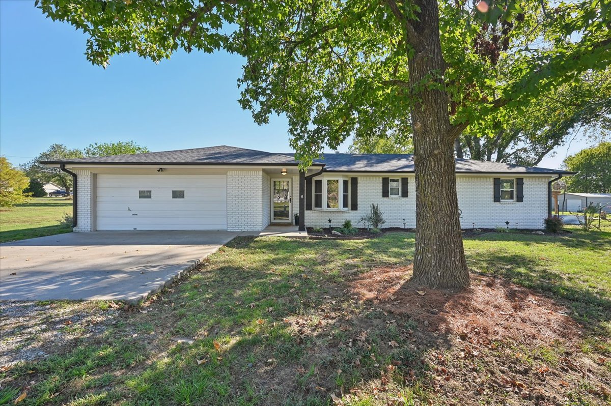 19676 E Highland Road Property Photo 1