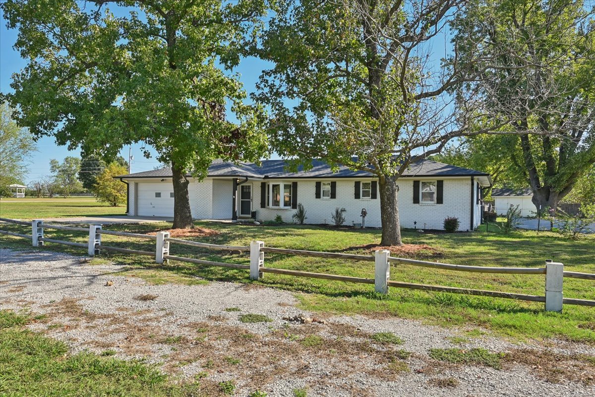19676 E Highland Road Property Photo 2