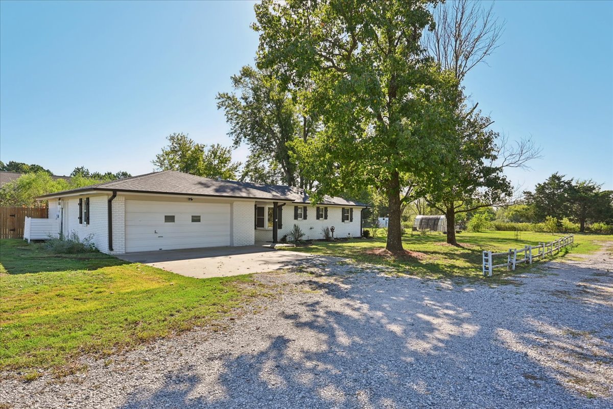19676 E Highland Road Property Photo 3
